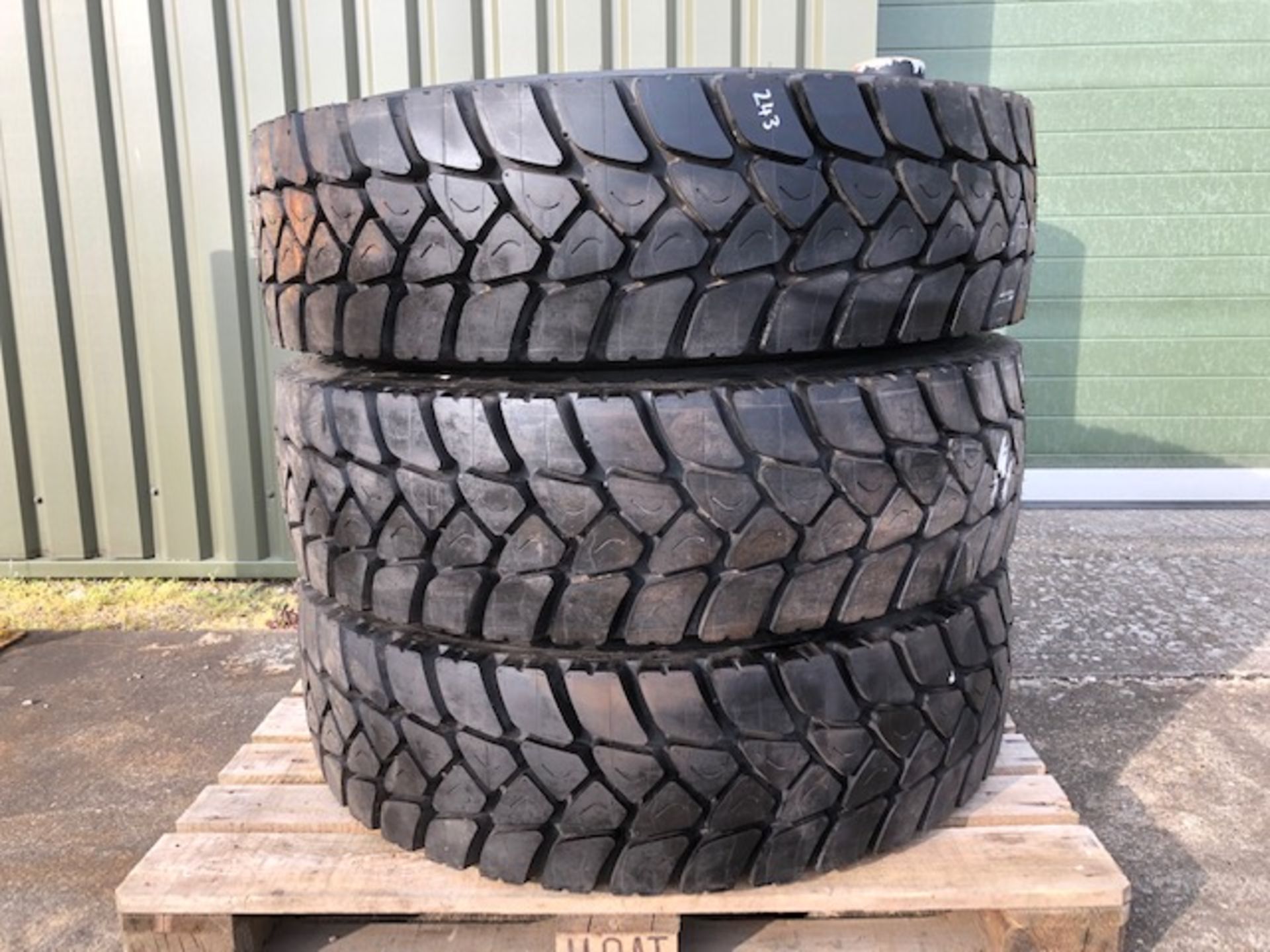 Qty 3 x Michelin 315 / 80 R 22.5 XDY 3 Tyres. Unused.