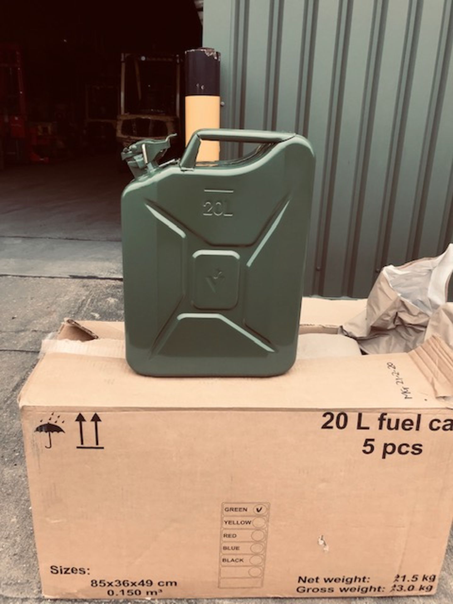 2017 NEW AND UNISSUED QUANTITY 5 20 LITRE JERRY CANS
