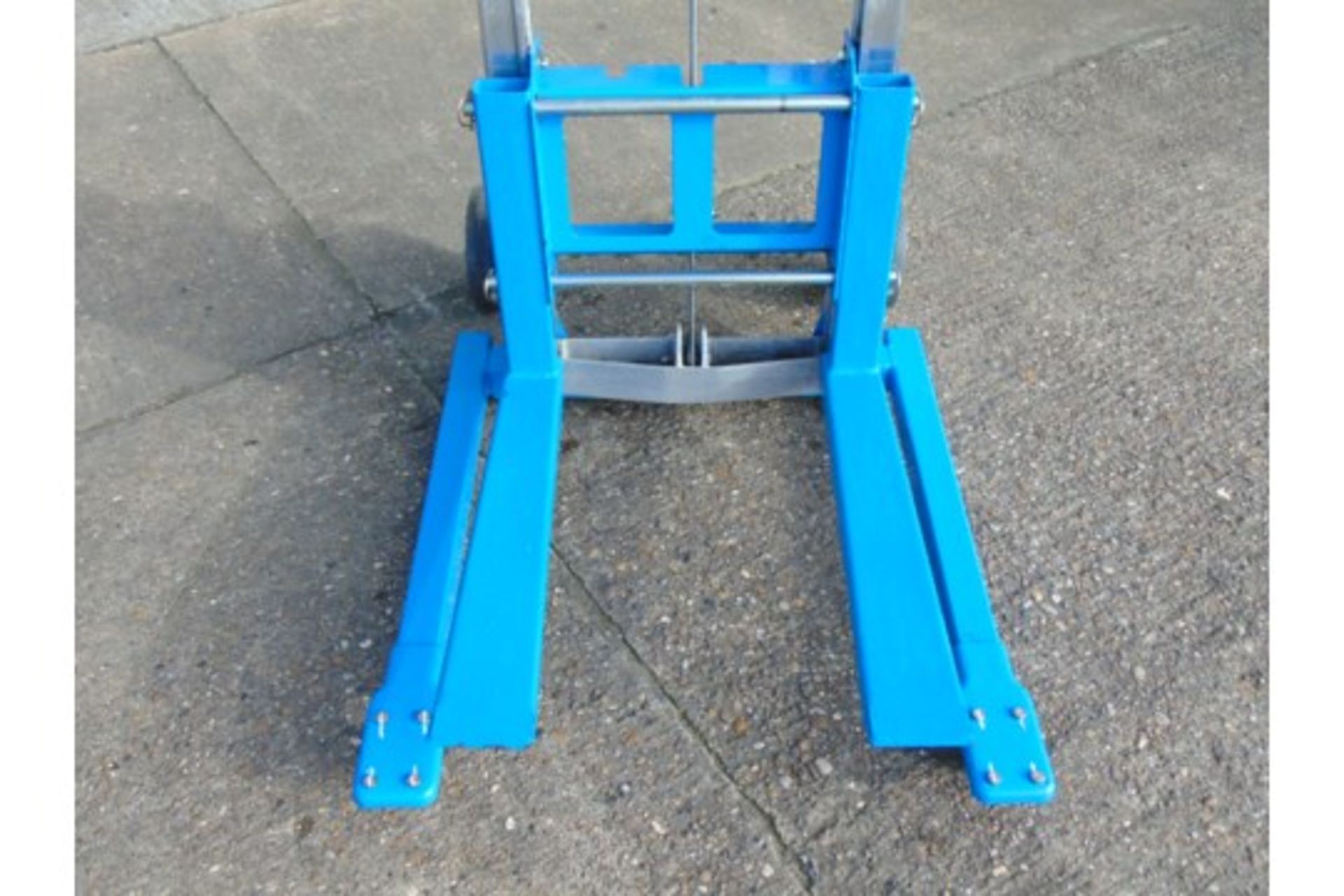 Unused Genie GL-10 Material Lift Fork Lift - Image 10 of 20