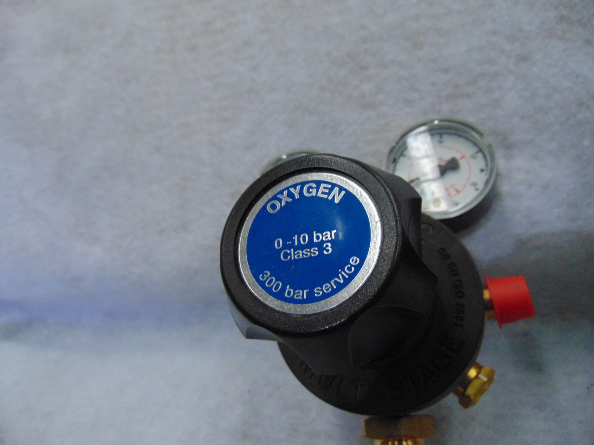 1 x Two Stage Oxygen Pressure Regulator 1 x One Stage Nitrogen Pressure Regulator - Image 3 of 6