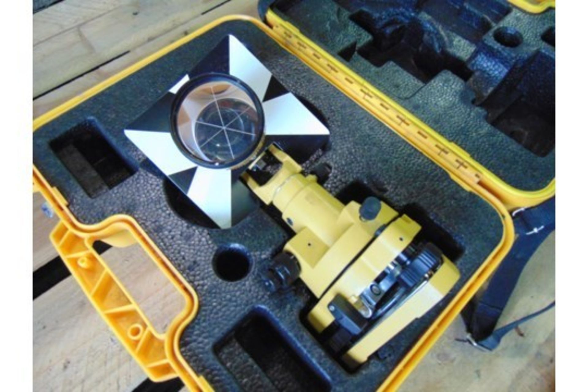 Surveyors Theodolite c/w Transit Case. - Image 3 of 9