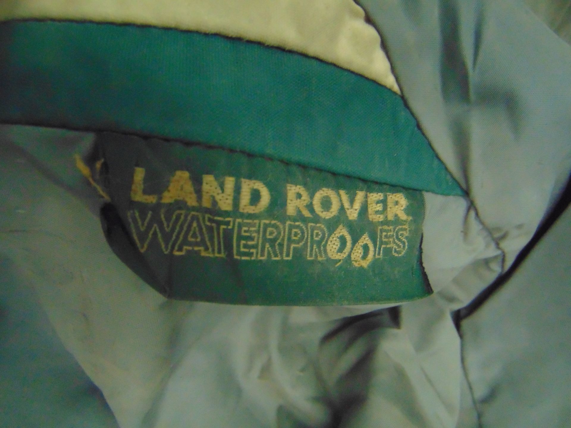 UNISSUED Genuine Land rover Covering - Protective and 4 x Land Rover Seat Covers. - Image 5 of 6