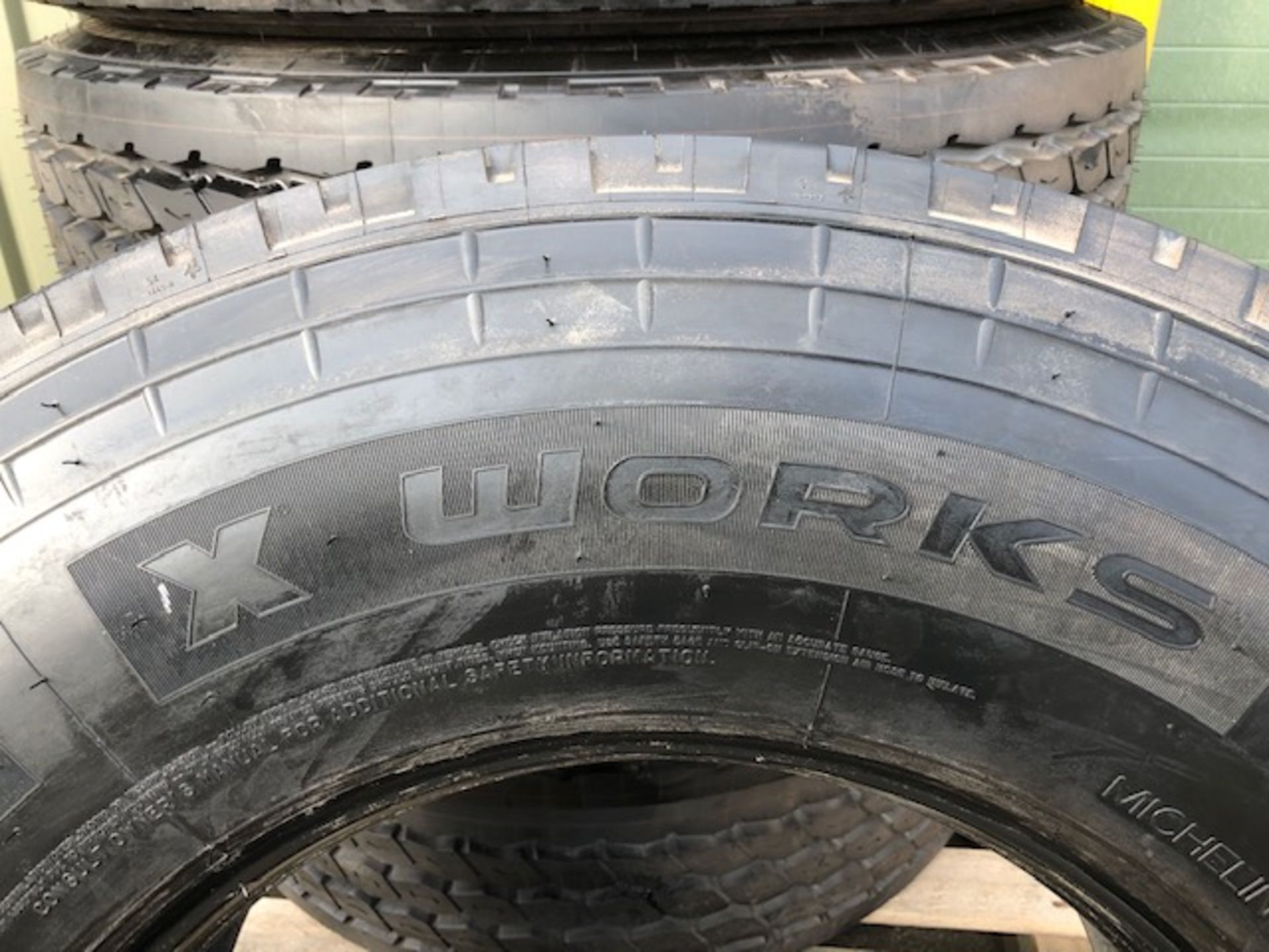 Qty 5 x Michelin 315 / 80 R 22.5 X WORKS XZY Tyres. Unused - Image 4 of 8