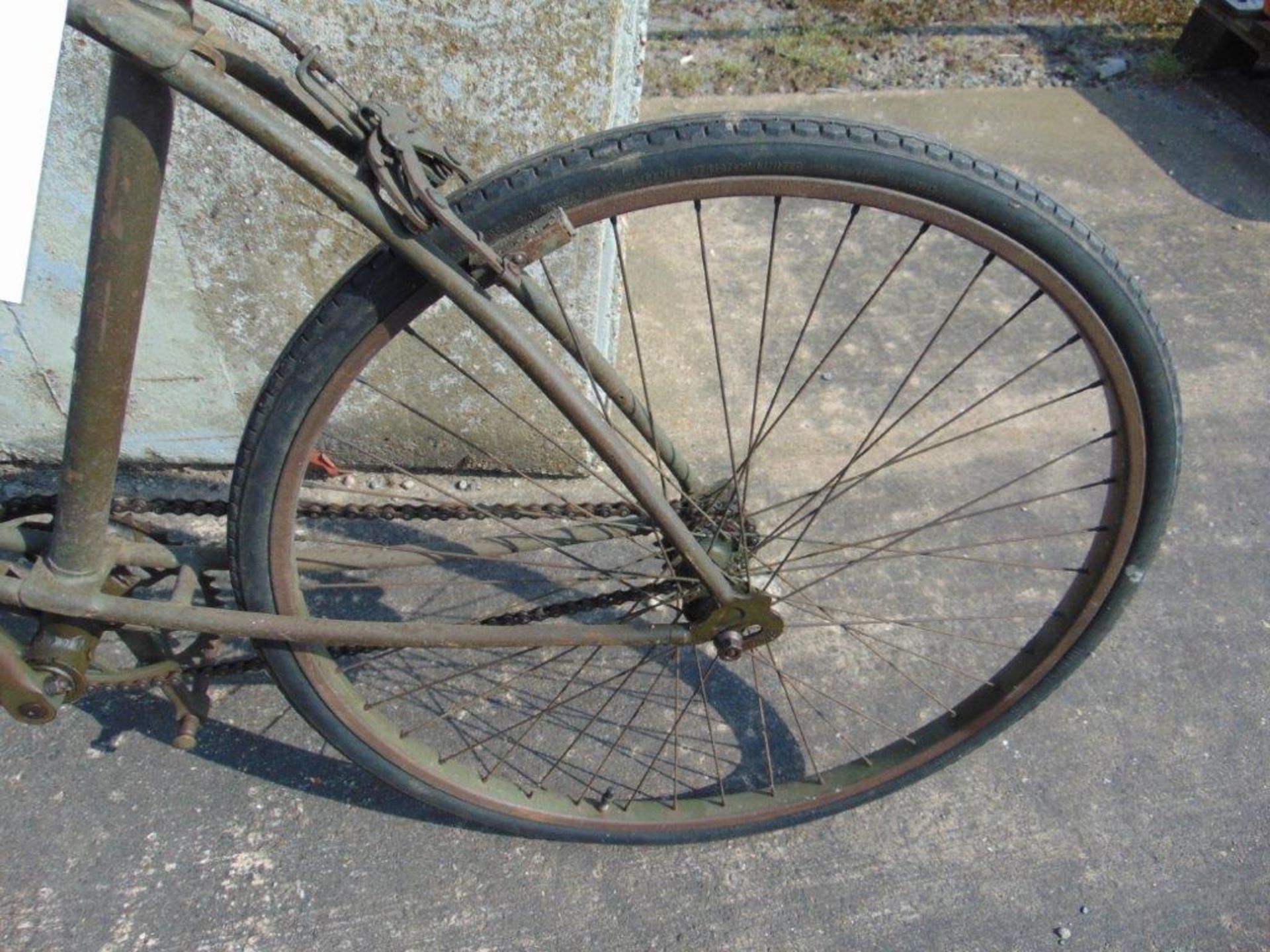 Very Rare WW 2 Original BSA Folding Para Bike with spare tyre and tube Etc - Image 4 of 11