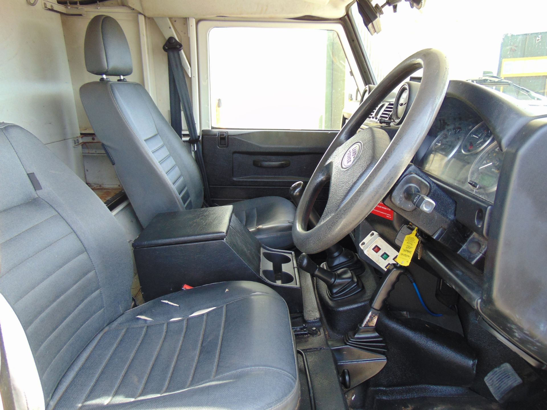 2007 Land Rover Defender 110 Puma Hardtop 4x4 Special Utility (Mobile Workshop) complete with Winch - Image 18 of 23