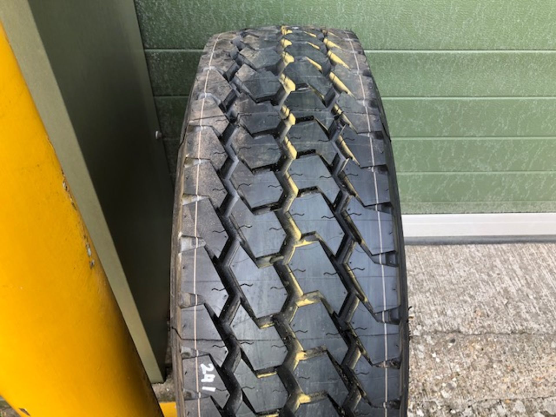 Qty 1 x Michelin 265 / 70 R 19.50 XTY2 Tyre. Unused - Image 7 of 7