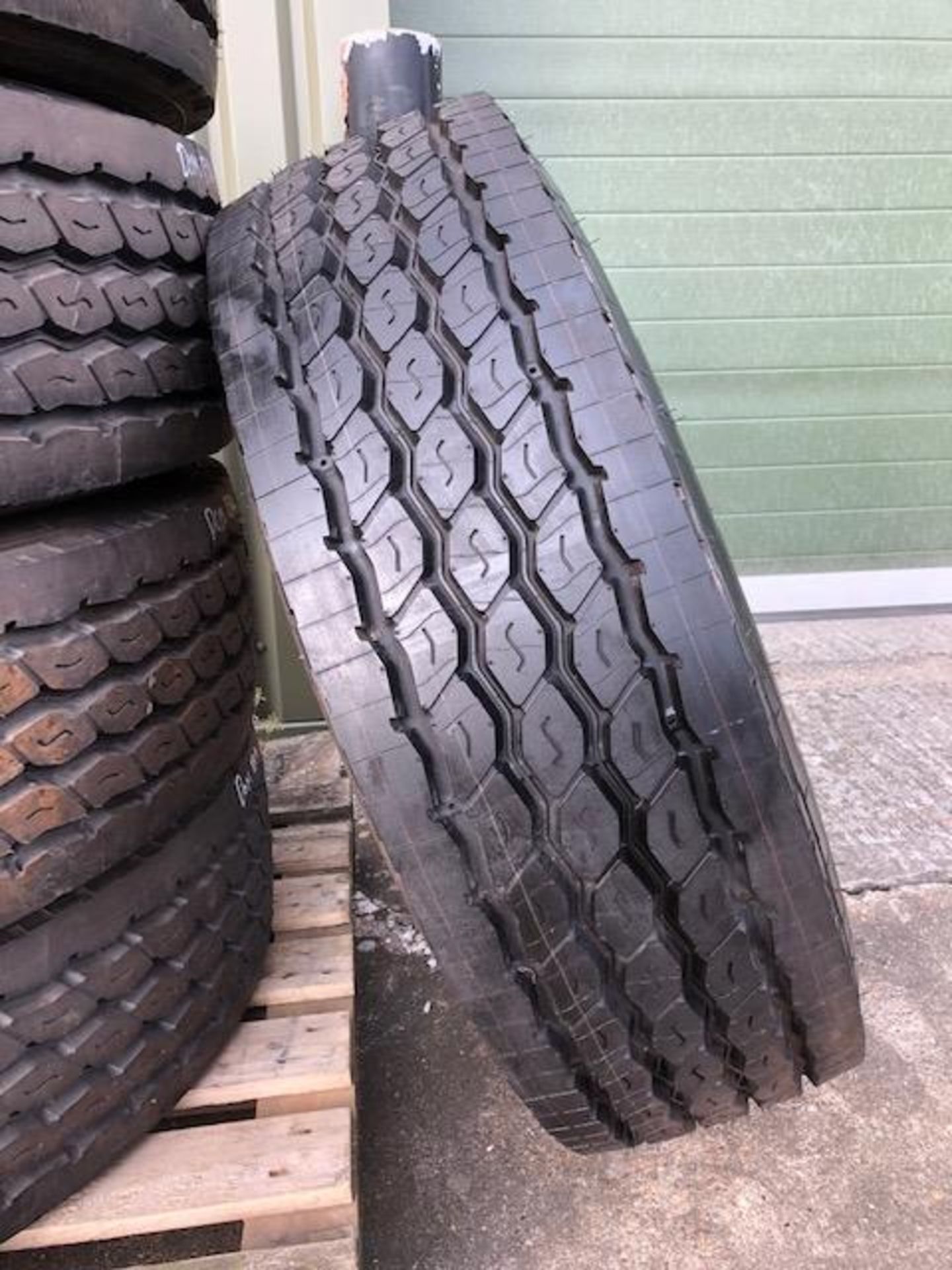 Qty 5 x Michelin 315 / 80 R 22.5 X WORKS XZY Tyres. Unused - Image 2 of 8