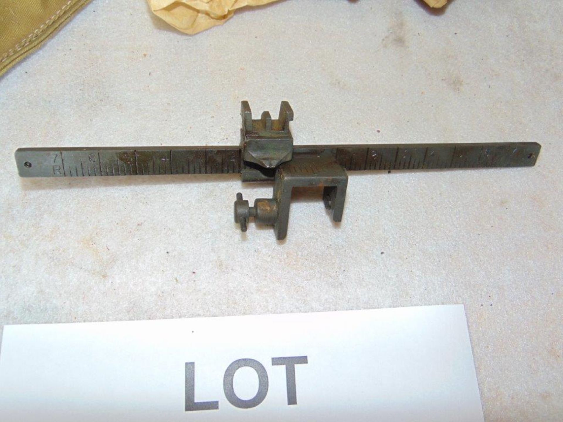 VV Rare original Vickers Machine Gun Long Range Sight unissued in packing and pouch dated 1941 - Image 2 of 3