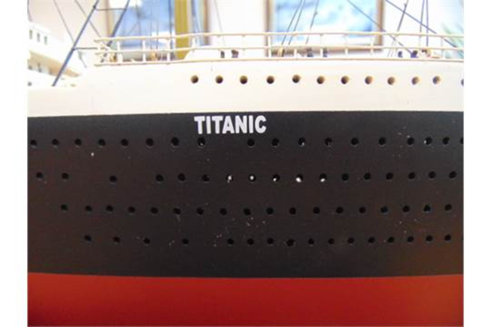 RMS Titanic Highly Detailed Wood Scale Model - Image 9 of 11