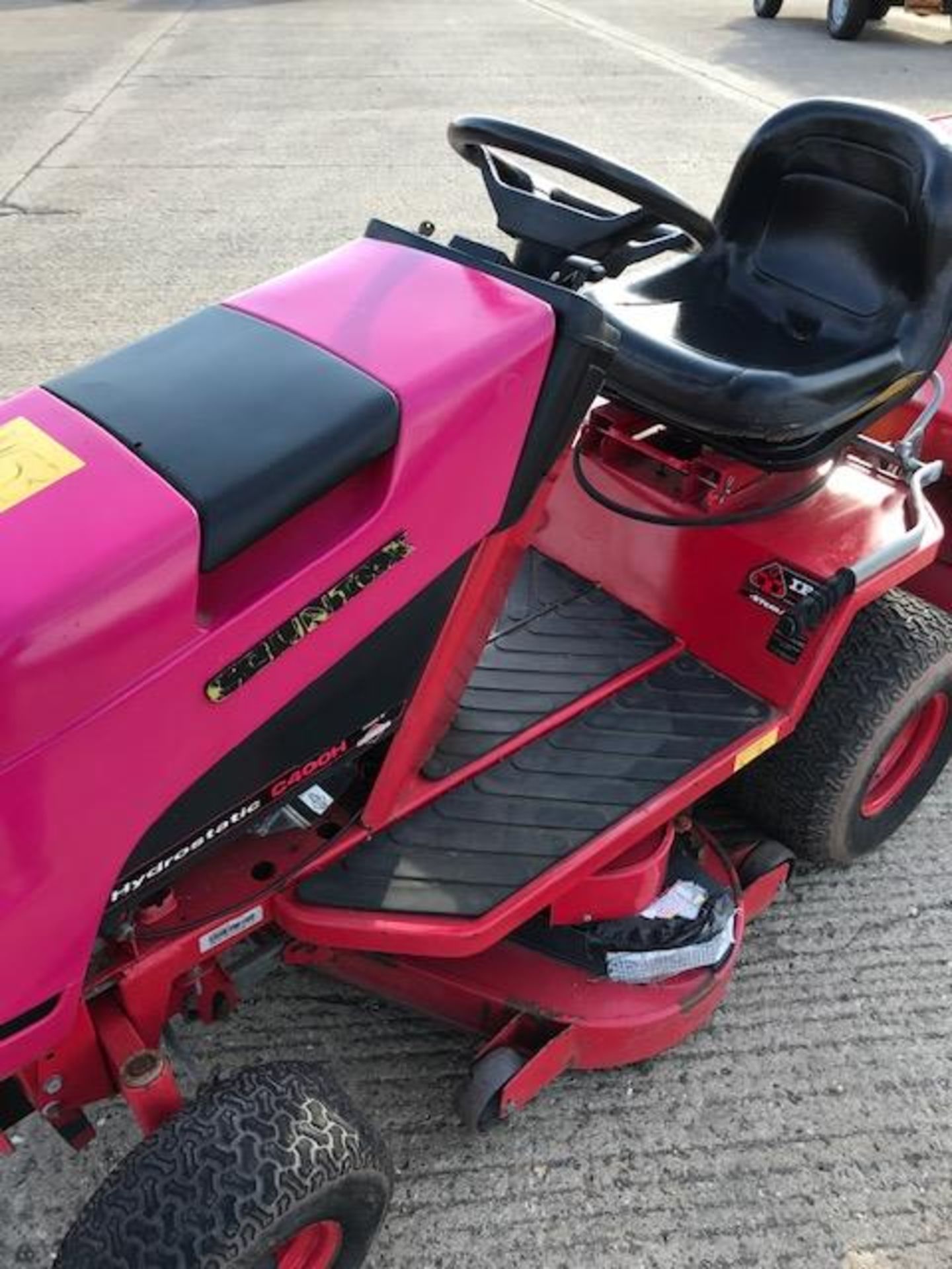 BRITISH MADE COUNTAX C 400 H HYROSTATIC LAWN MOWER WITH COLLECTOR - Image 2 of 7