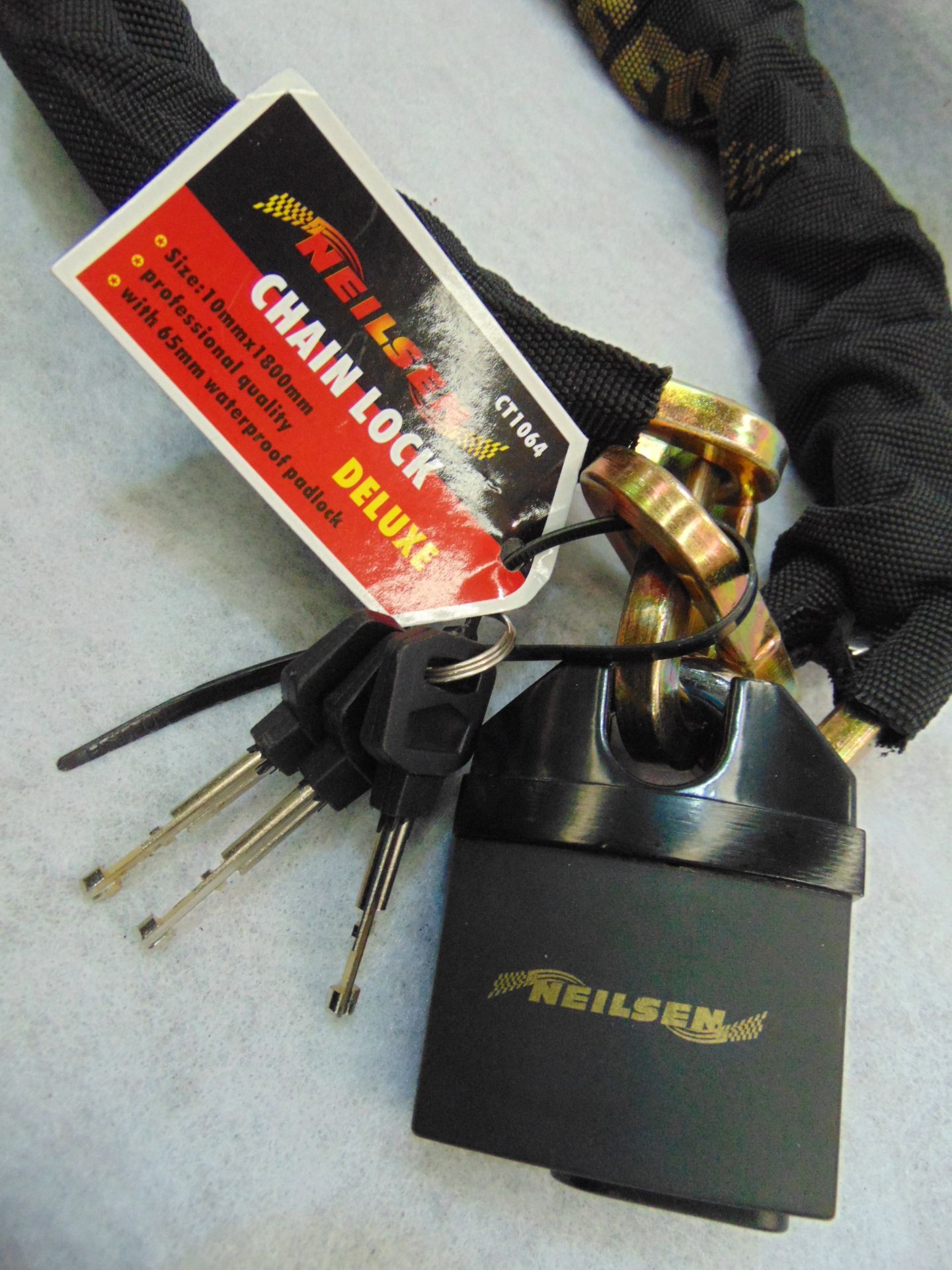 UNISSUED Neilsen Chain Lock With 65mm Padlock. - Image 2 of 5