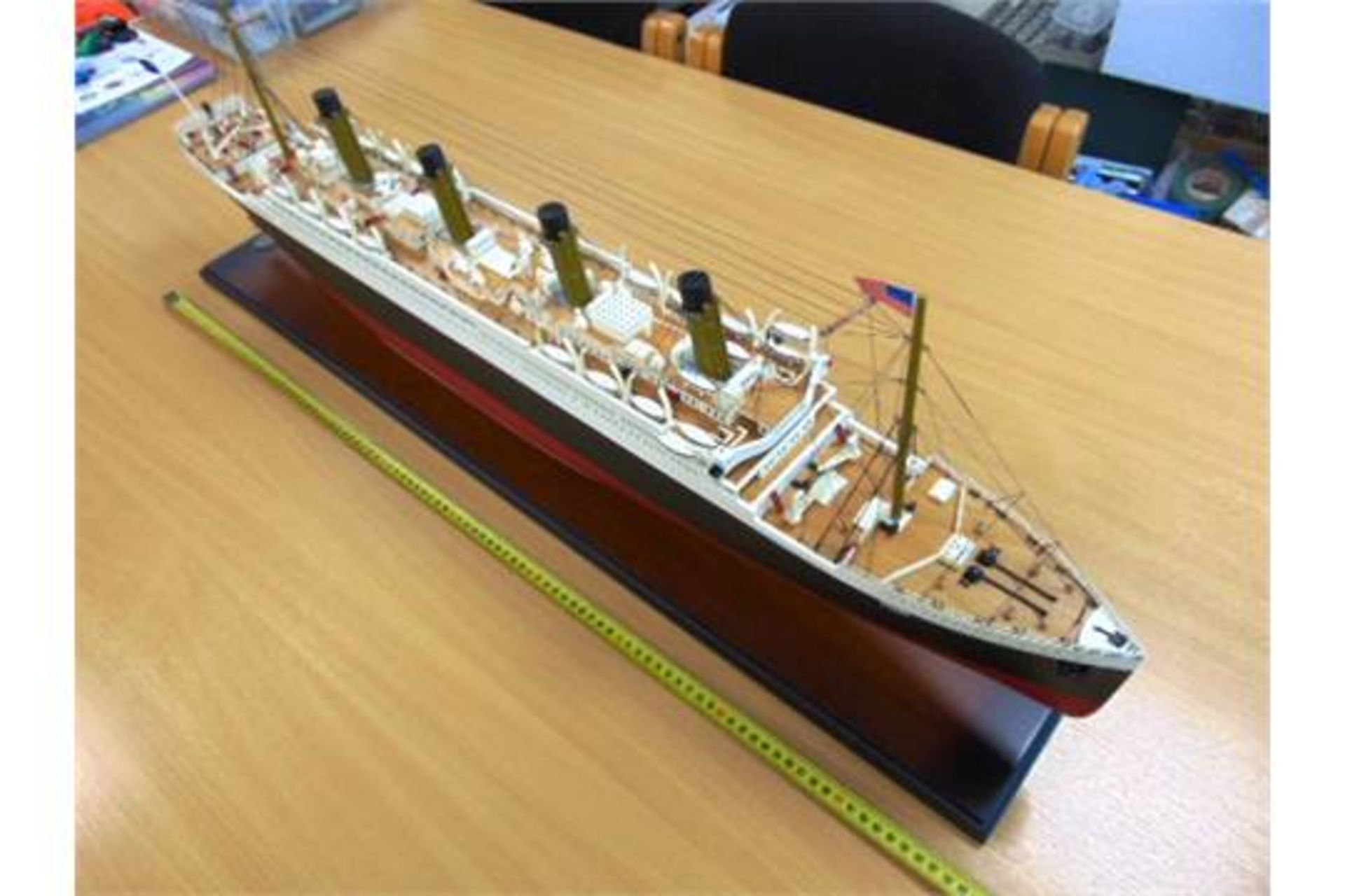 RMS Titanic Highly Detailed Wood Scale Model - Image 3 of 11