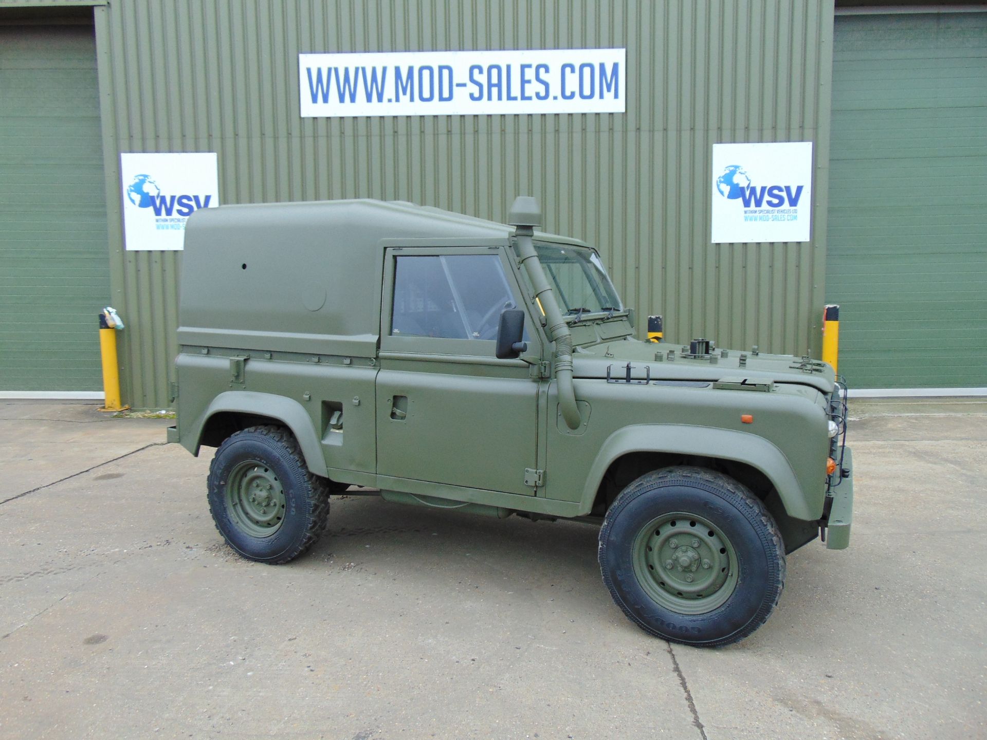 Land Rover Wolf 90 Hard Top with Remus upgrade ONLY 96,979km! - Image 10 of 32