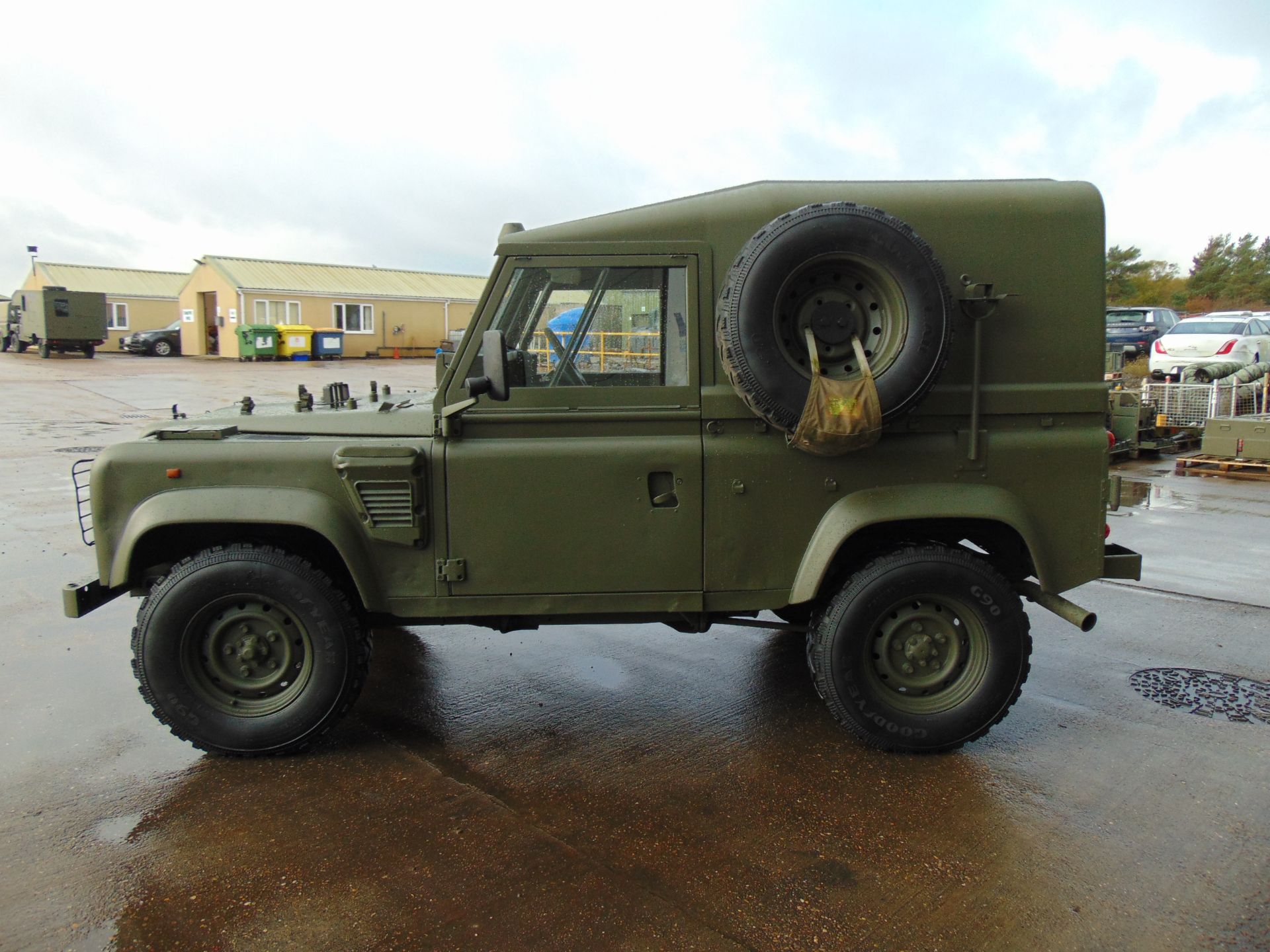 Land Rover Wolf 90 Hard Top with Remus upgrade ONLY 87,046km! - Image 4 of 32