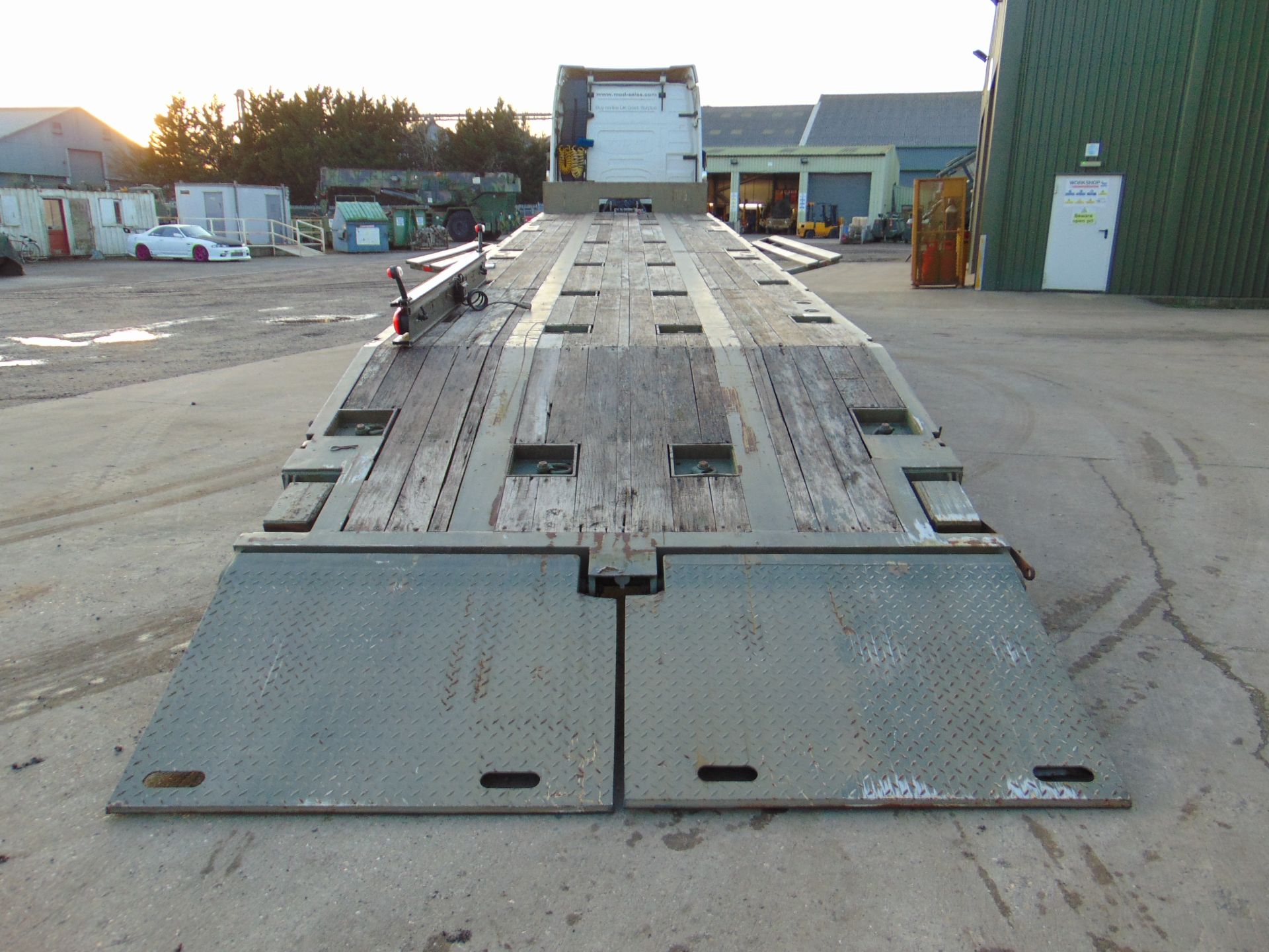 2002 Oldbury Tri Axle Sliding Deck Plant Trailer - Image 2 of 26