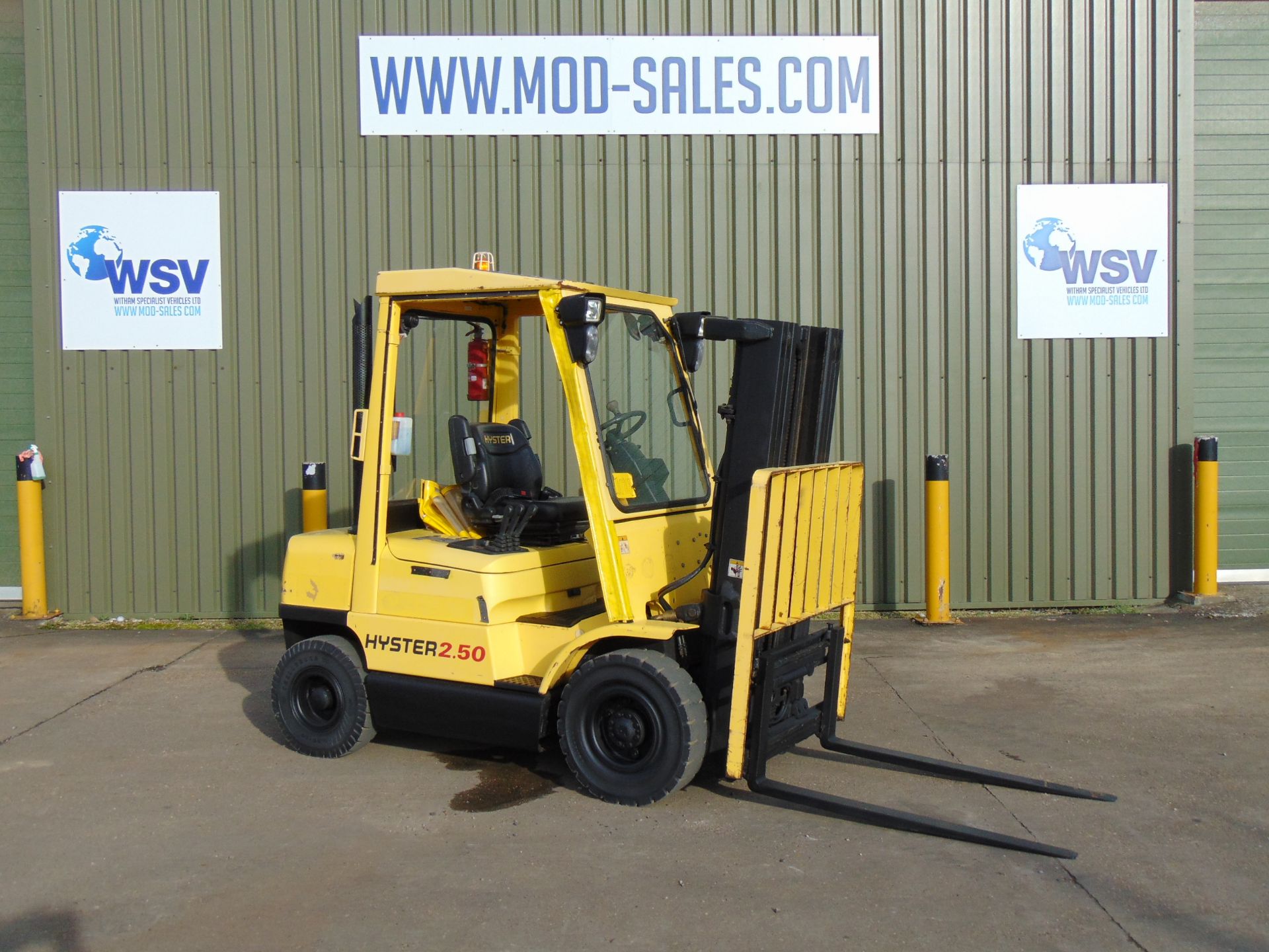 Hyster H2.50XM Forklift ONLY 3,390 HOURS WITH 3 STAGE CONTAINER SPEC MAST