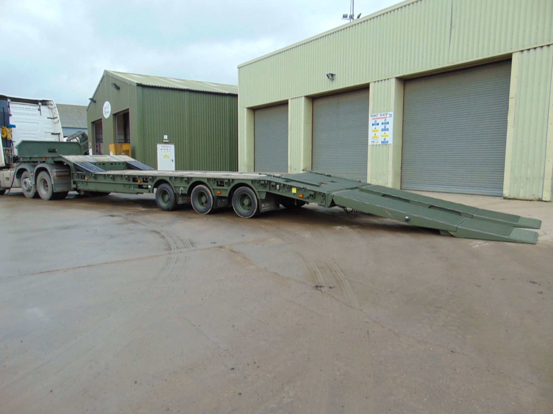 EX RESERVE STOCK King GTS38 Tri Axle Stepframe trailer - Image 4 of 33