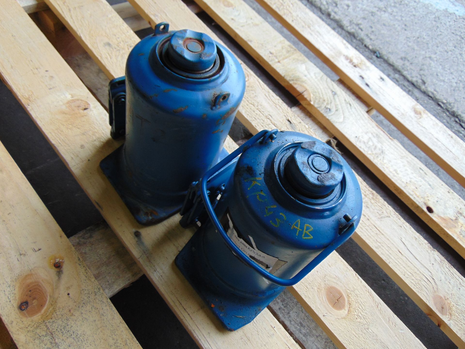 Q 2 Weber 12 Tonne Hydraulic Jacks - Bild 3 aus 3