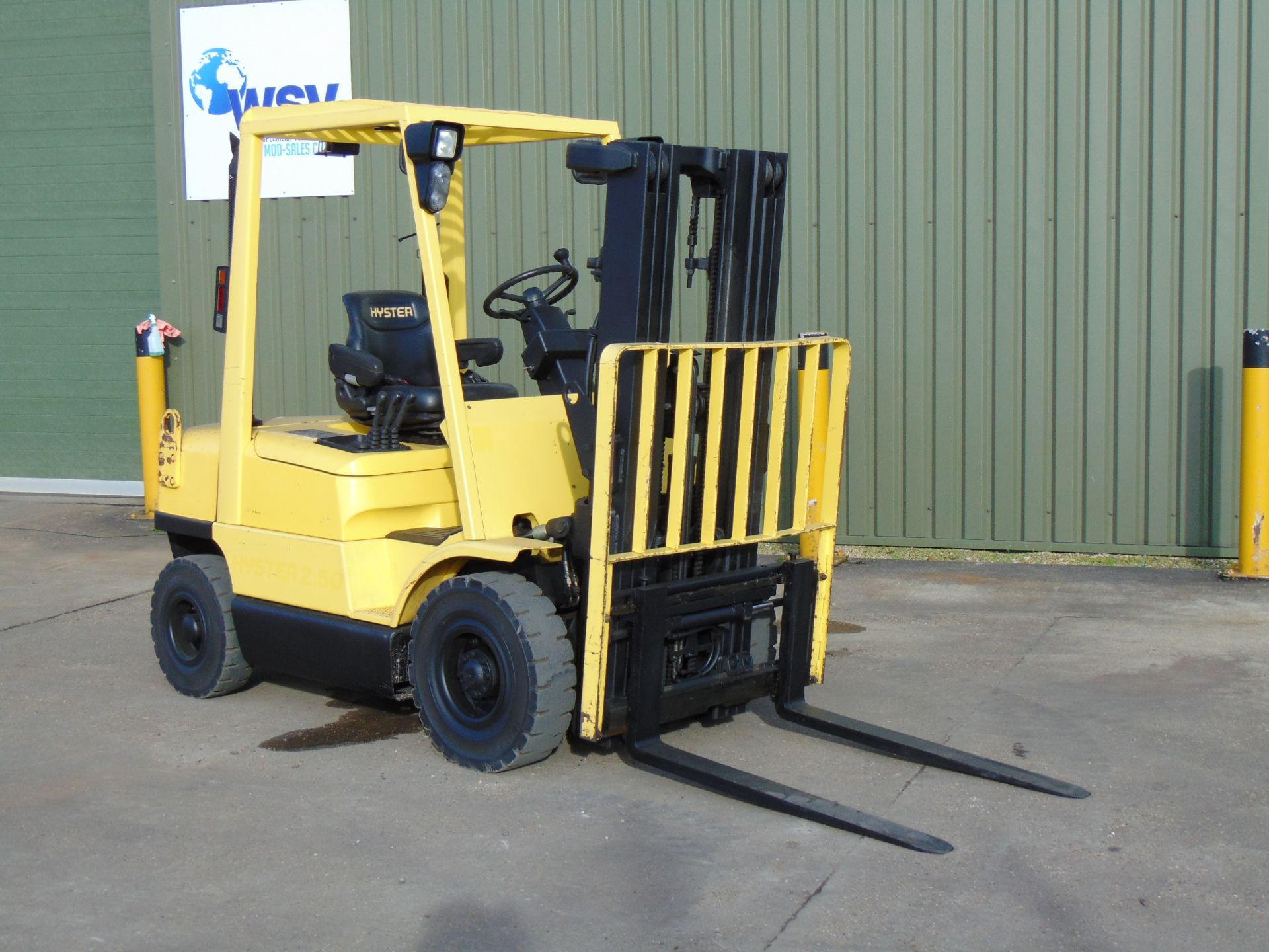Hyster H2.50XM Forklift ONLY 1,285 HOURS WITH 3 STAGE CONTAINER SPEC MAST. - Bild 2 aus 24