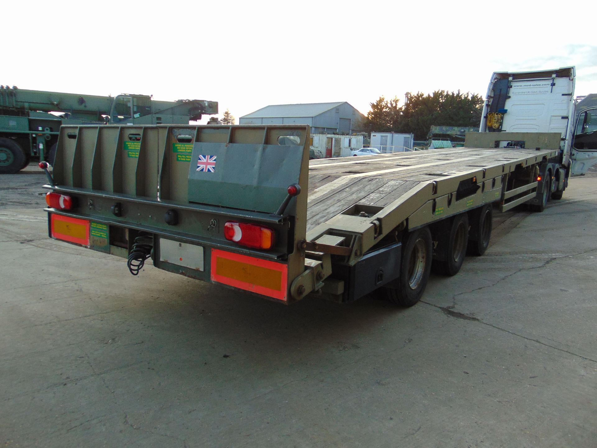 2002 Oldbury Tri Axle Sliding Deck Plant Trailer - Image 7 of 26