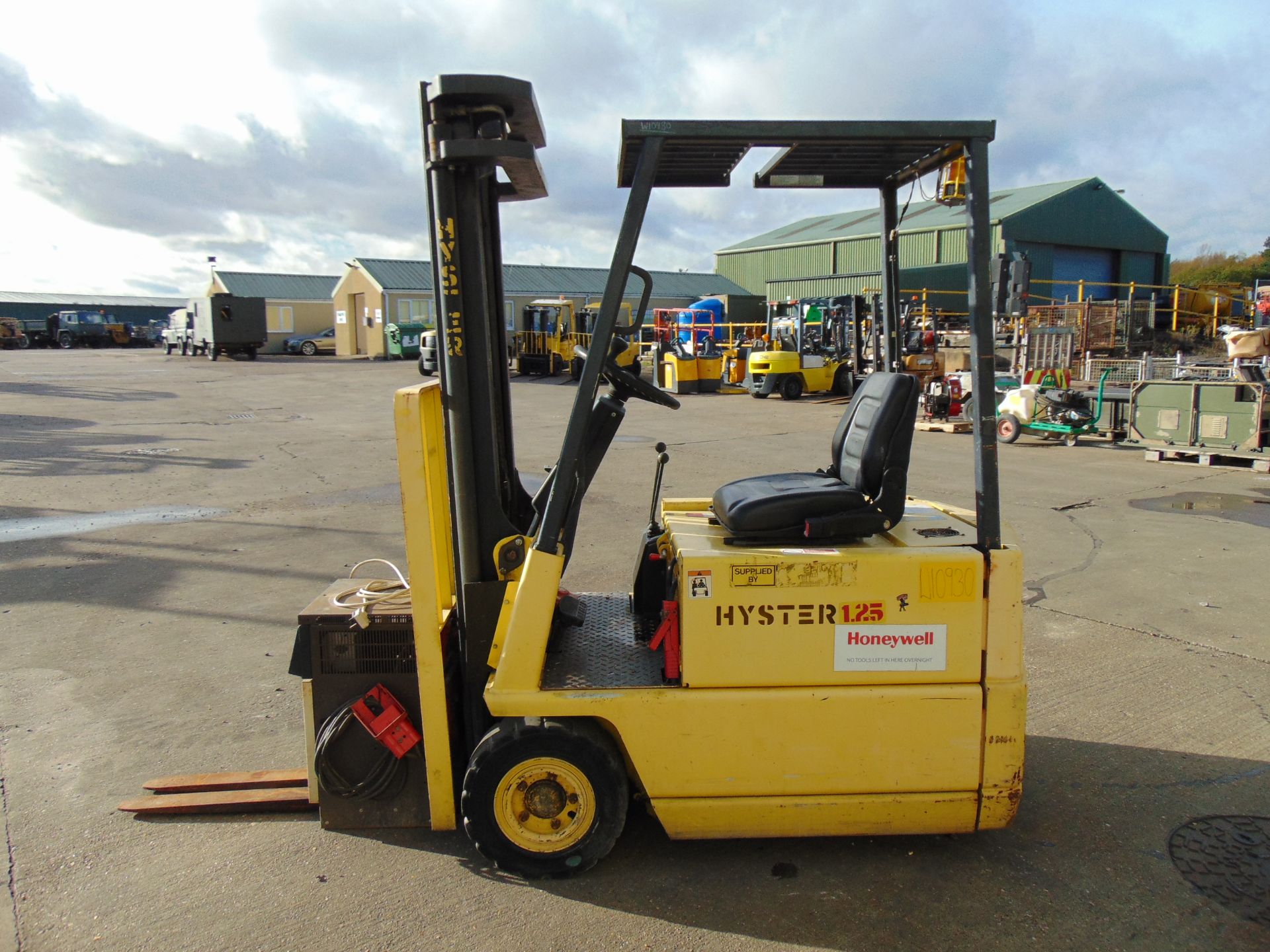 Hyster A1.25 XL 1250Kg Electric Fork Lift Truck ONLY 1,660 HOURS! - Image 5 of 18