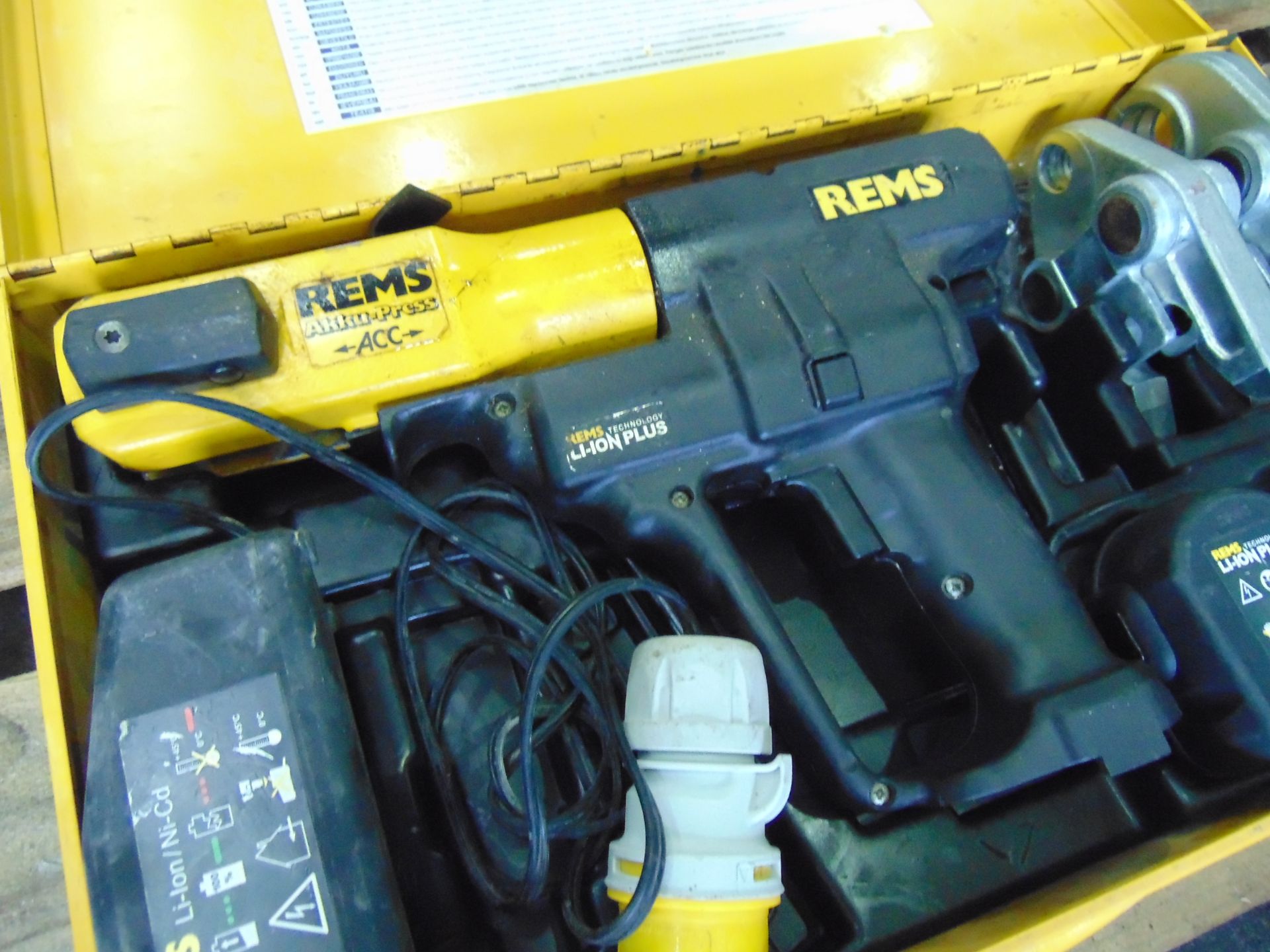 REMS 578012 Mini Press CRIMPER ACC c/w 2 x 14.4 v Batteries, Charger, Steel Case etc - Image 2 of 7