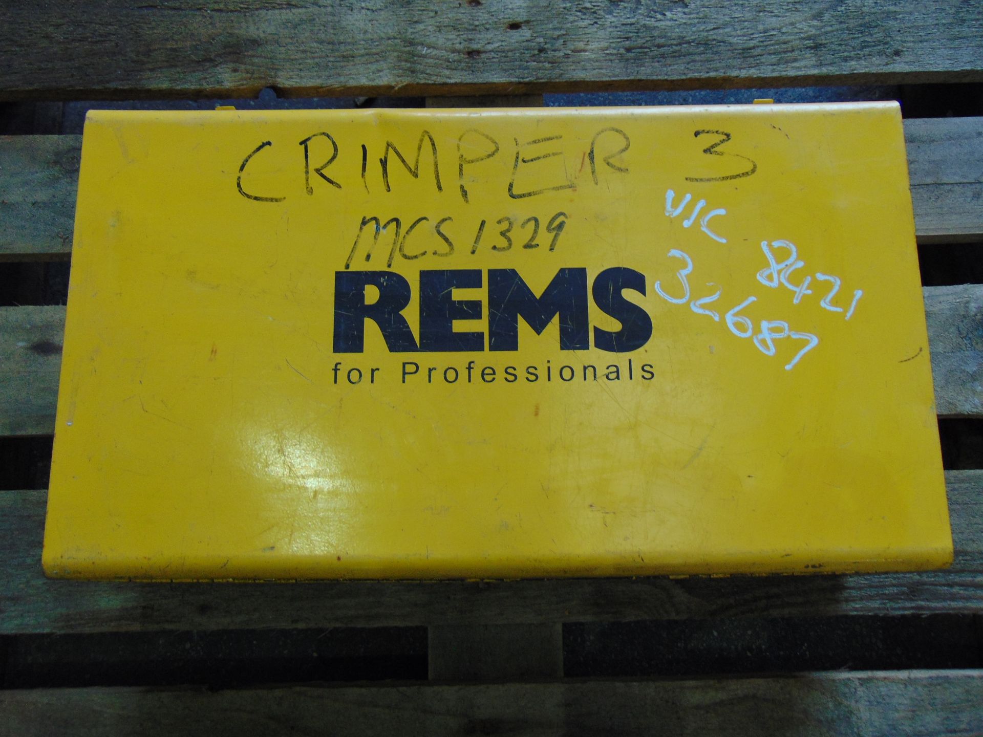 REMS 578012 Mini Press CRIMPER ACC c/w 2 x 14.4 v Batteries, Charger, Steel Case etc - Image 7 of 7