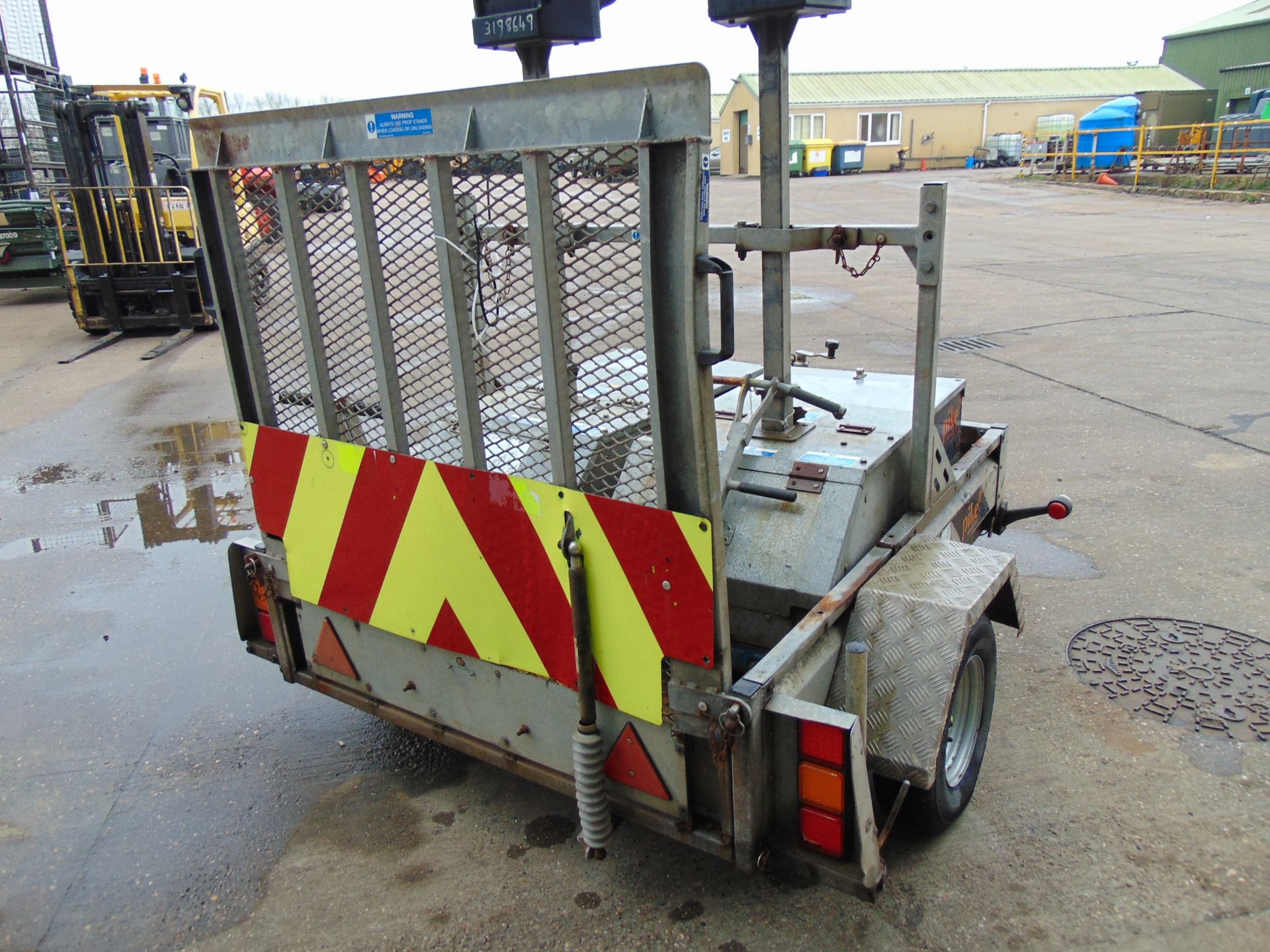 2 Way Traffic Light System c/w Conway Single Axle Trailer - Image 8 of 13