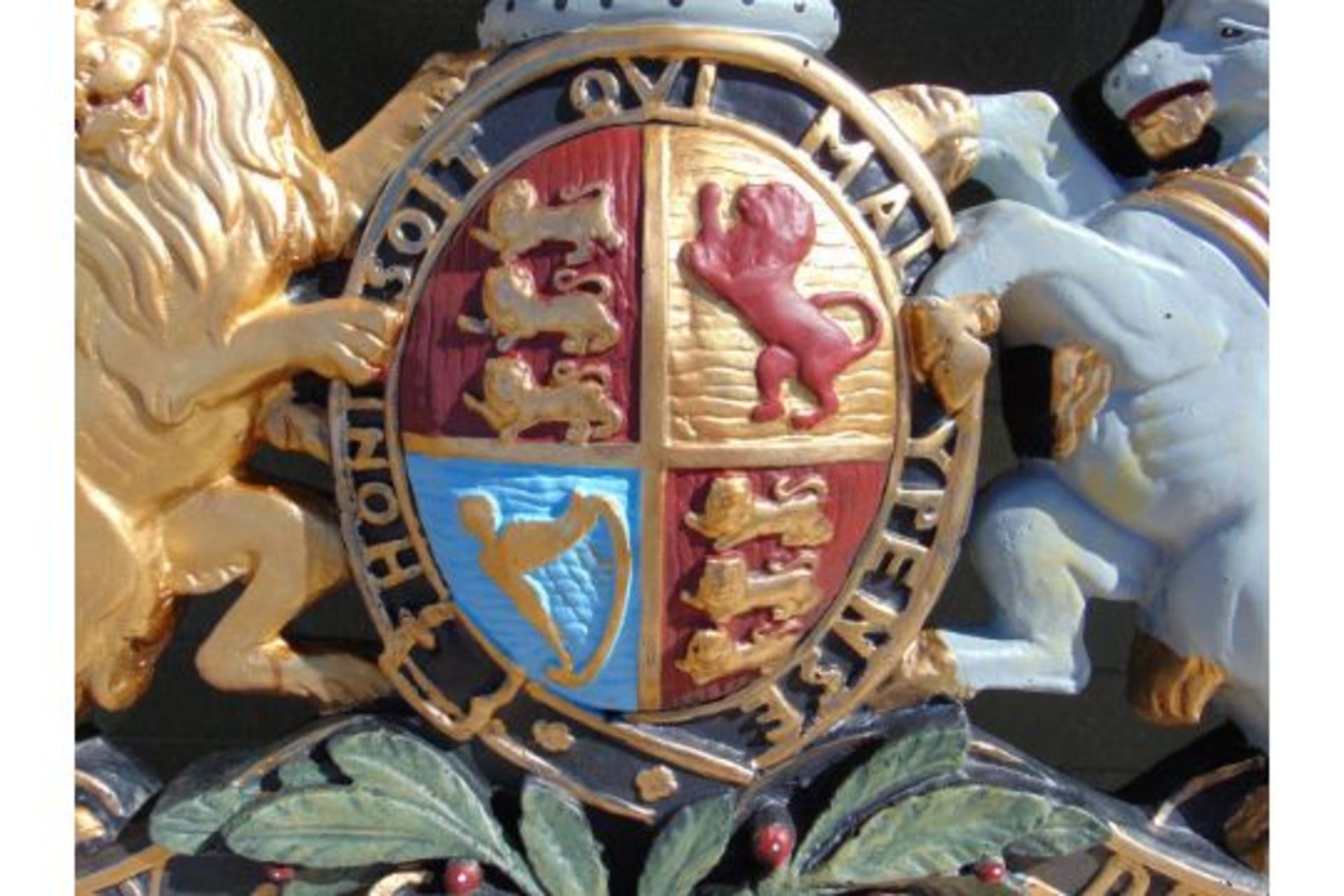 LARGE HAND PAINTED ROYAL CREST - Image 5 of 12