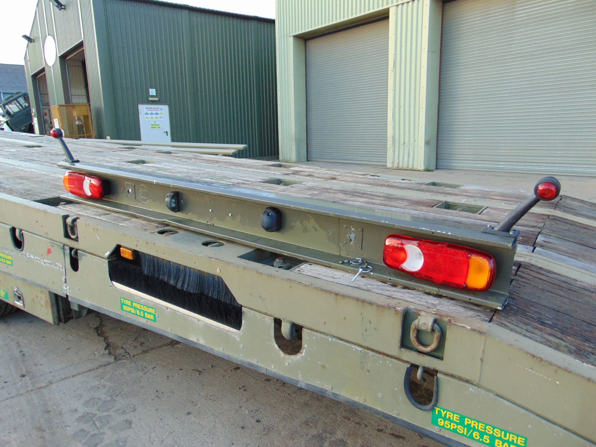 2002 Oldbury Tri Axle Sliding Deck Plant Trailer - Image 23 of 26