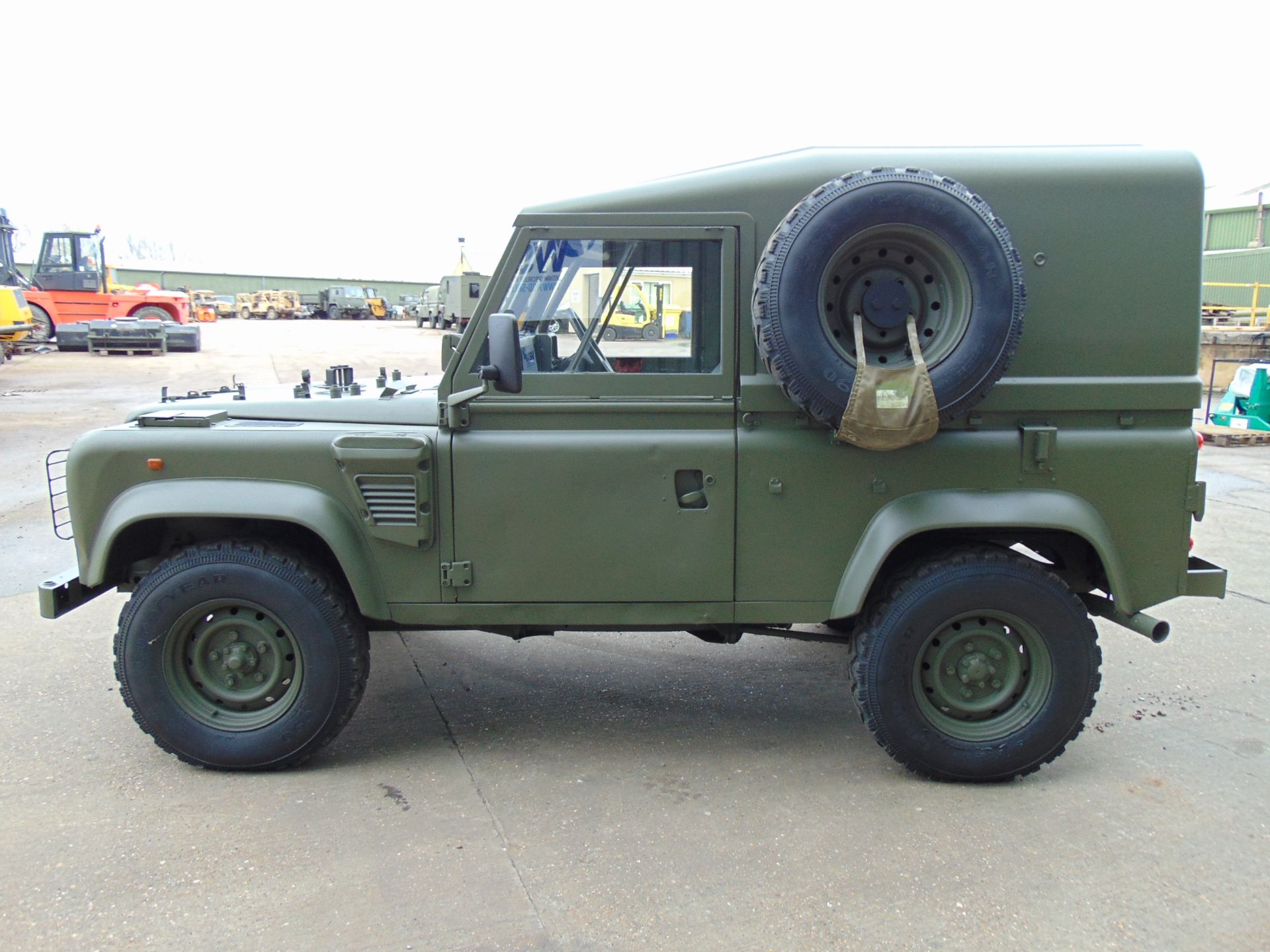 Land Rover Wolf 90 Hard Top with Remus upgrade ONLY 96,979km! - Image 5 of 32