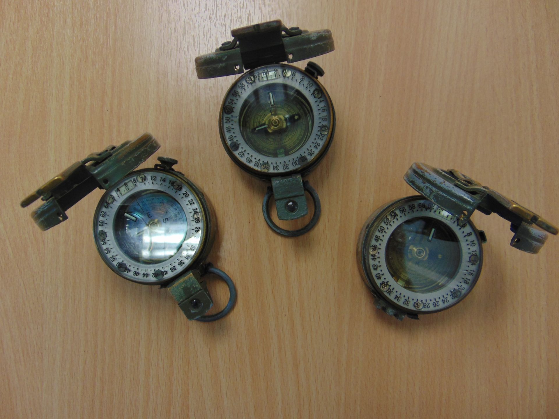 6x BRITISH ARMY STANLEY BRASS CASE PRISMATIC MARCHING COMPASS. - Image 5 of 6