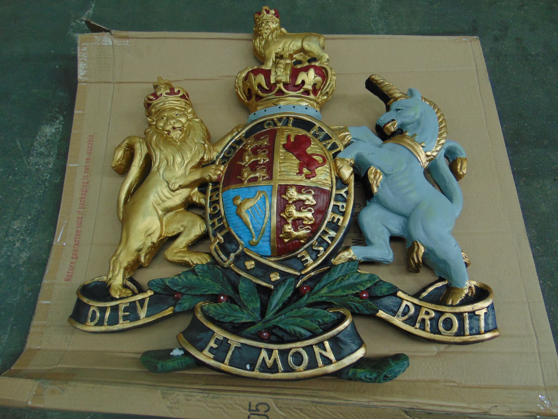 LARGE HAND PAINTED ROYAL CREST - Image 12 of 12