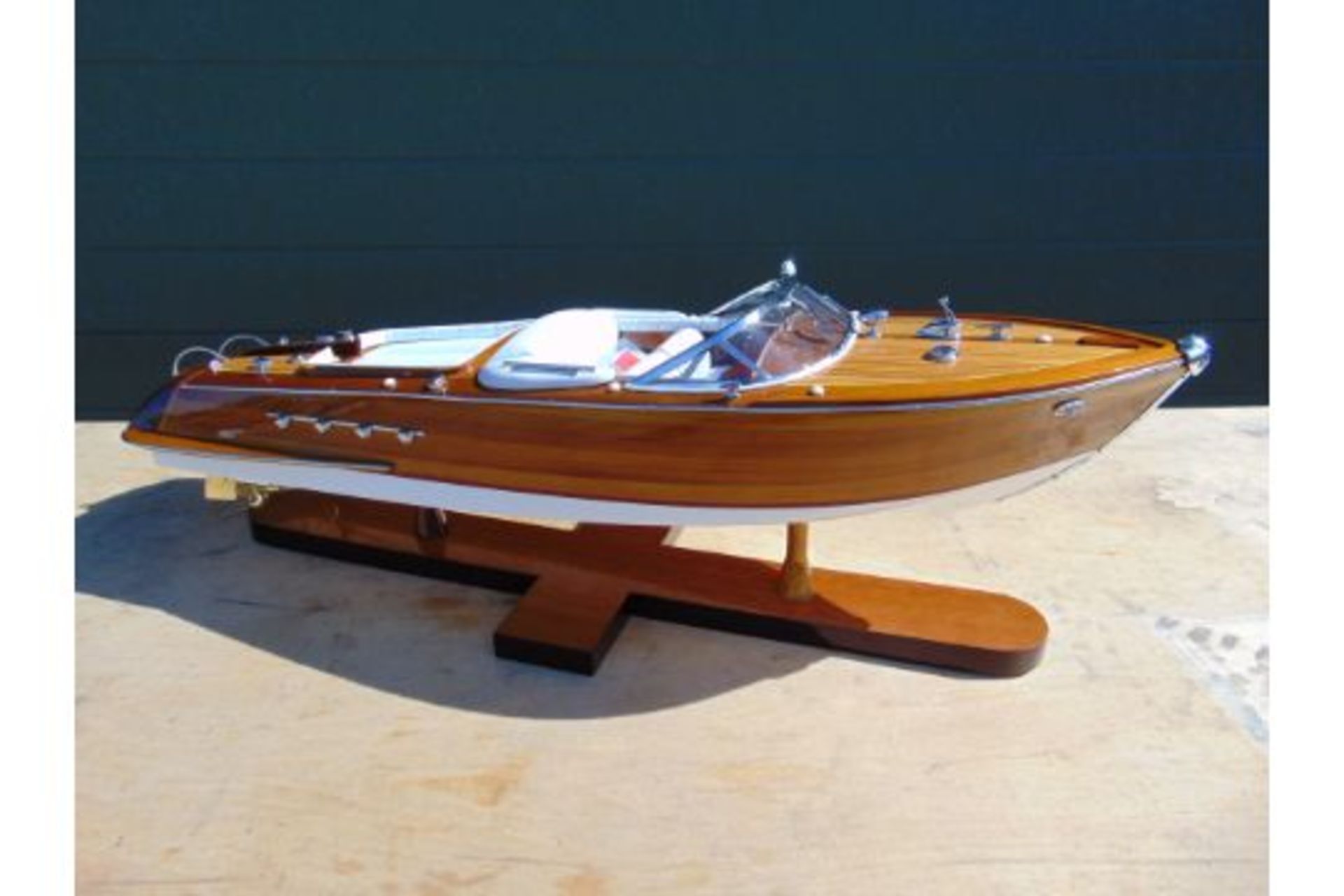 BEAUTIFUL AQUARAMA RIVA RUNABOUT HIGLY DETAILED SCALE MODEL - Image 2 of 6