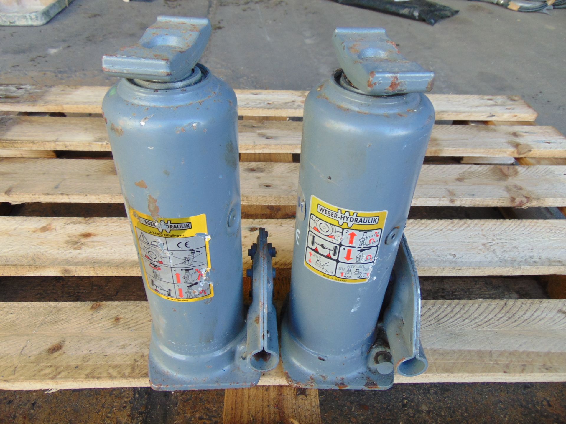 Q 2 Weber 10 Tonne Hydraulic Jacks - Image 2 of 4