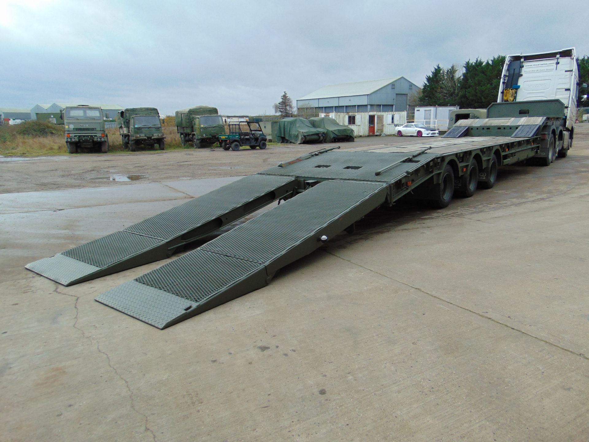 EX RESERVE STOCK King GTS38 Tri Axle Stepframe trailer - Image 3 of 33