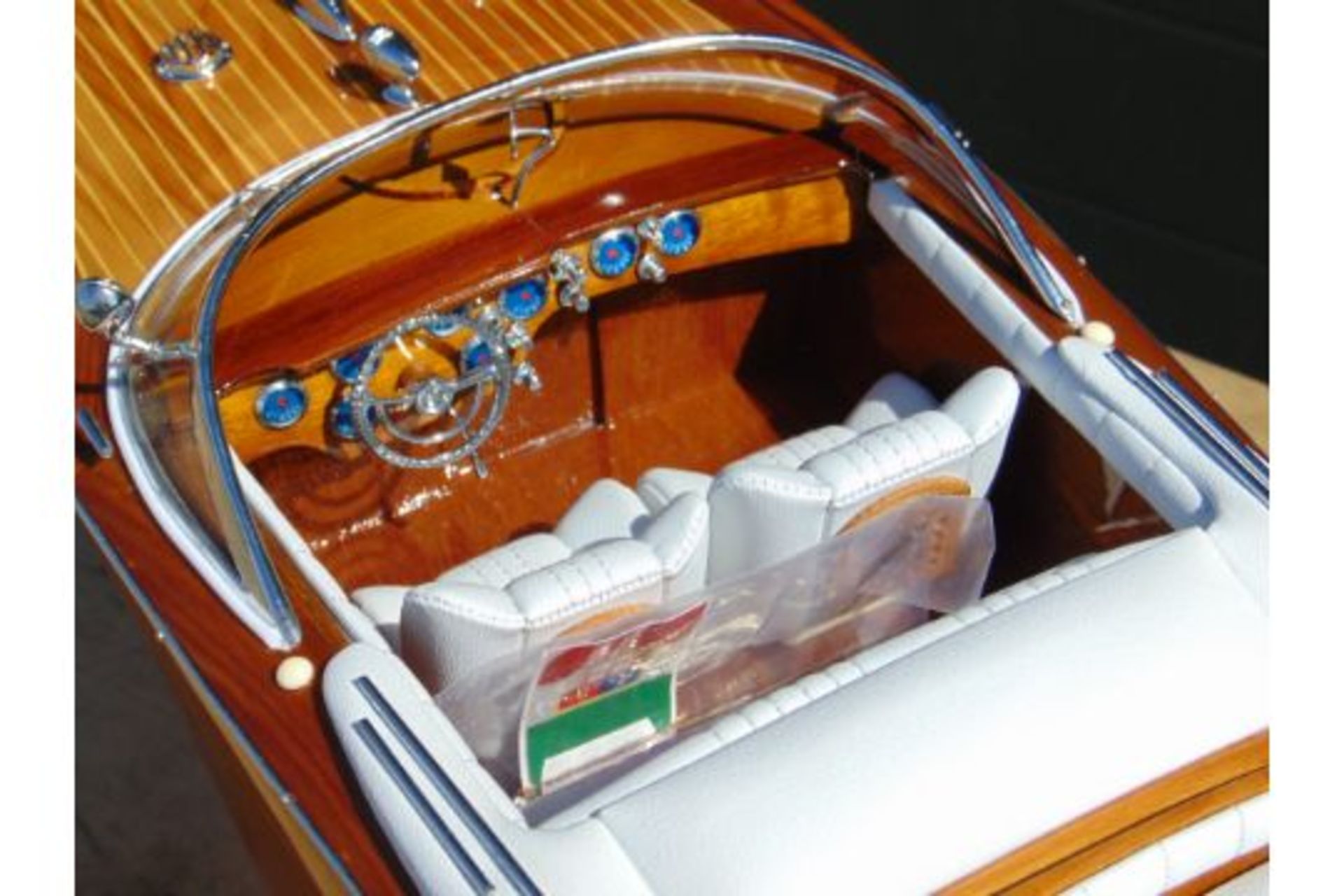 BEAUTIFUL AQUARAMA RIVA RUNABOUT HIGLY DETAILED SCALE MODEL - Image 5 of 6