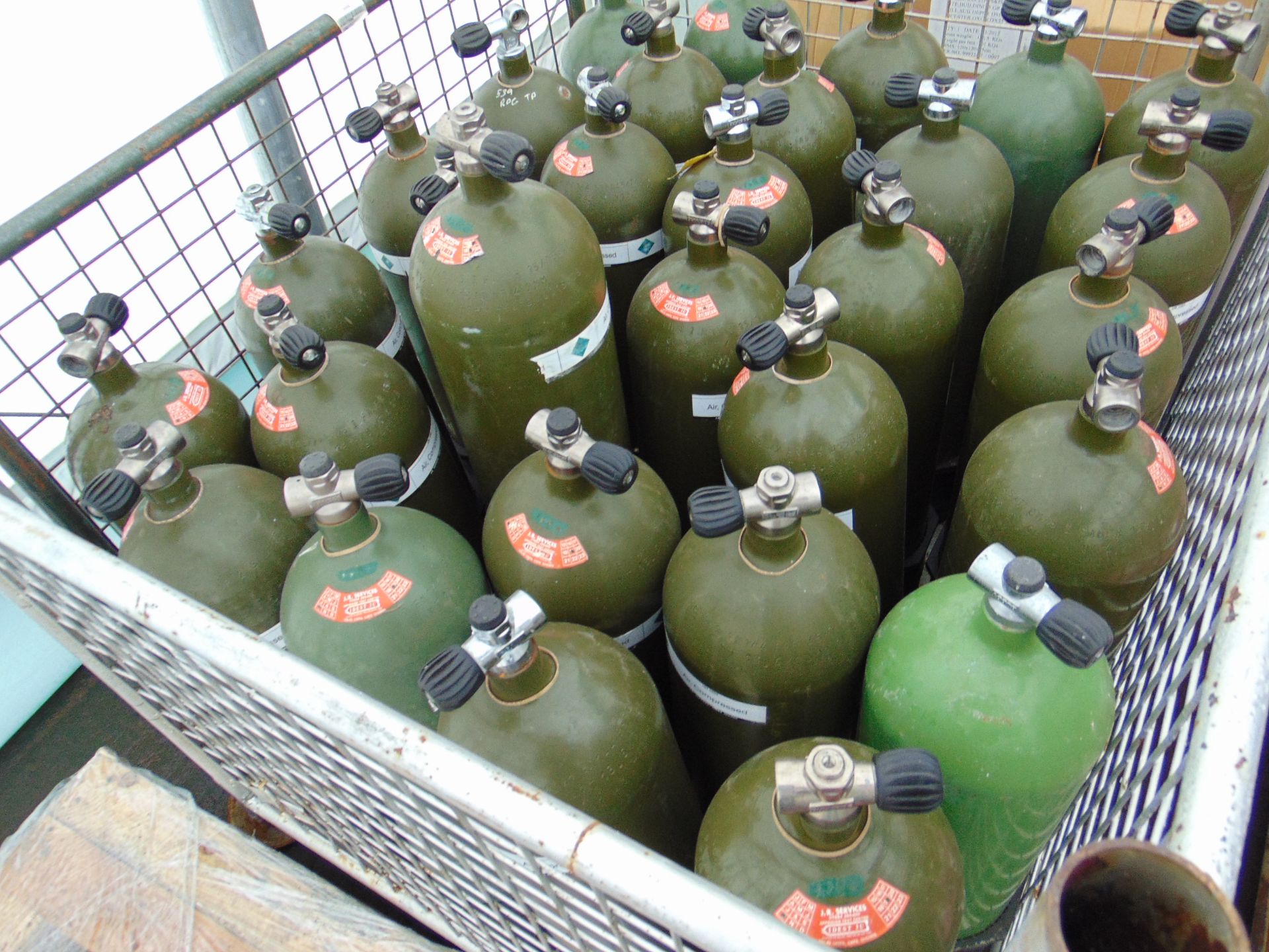 30 x Breathing Apparatus Cylinders c/w Cylinder Valves - Image 3 of 7