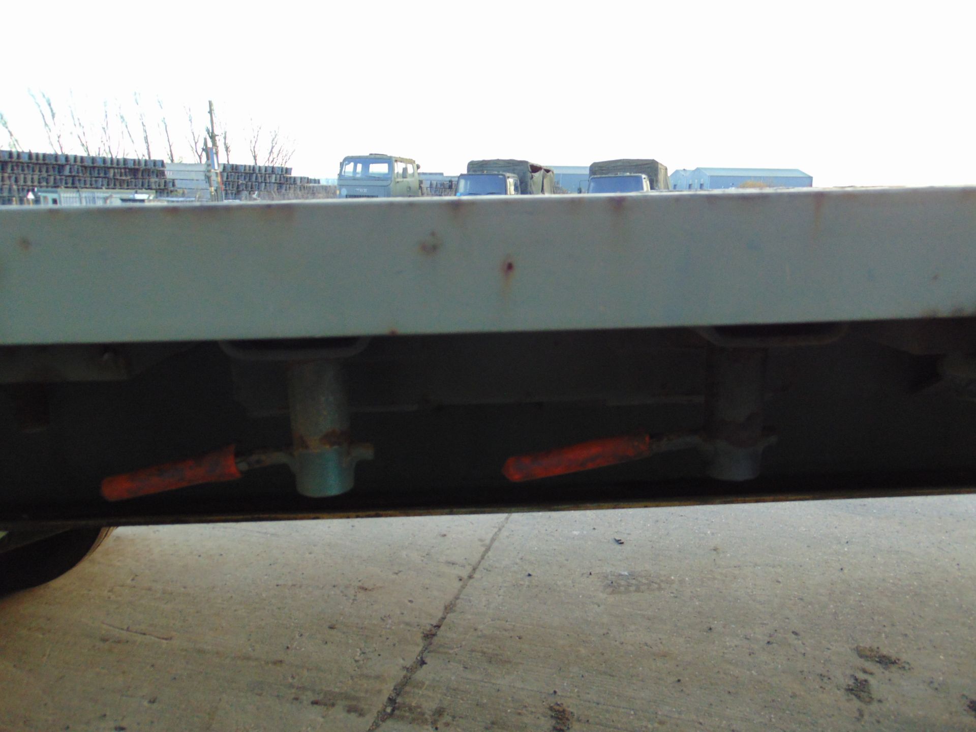 2002 Oldbury Tri Axle Sliding Deck Plant Trailer - Image 13 of 26