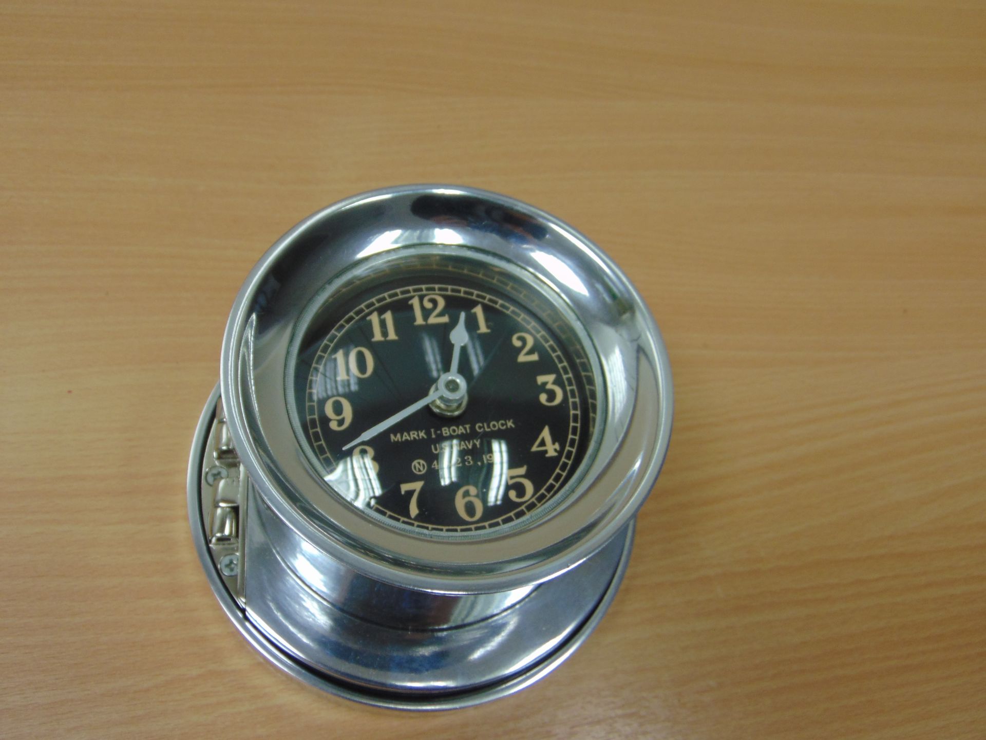 US NAVY WW2 MK1 BOAT CLOCK REPRO IN POLISHED ALLUMINUM WITH MOUNTING SCREW ETC. - Image 3 of 6