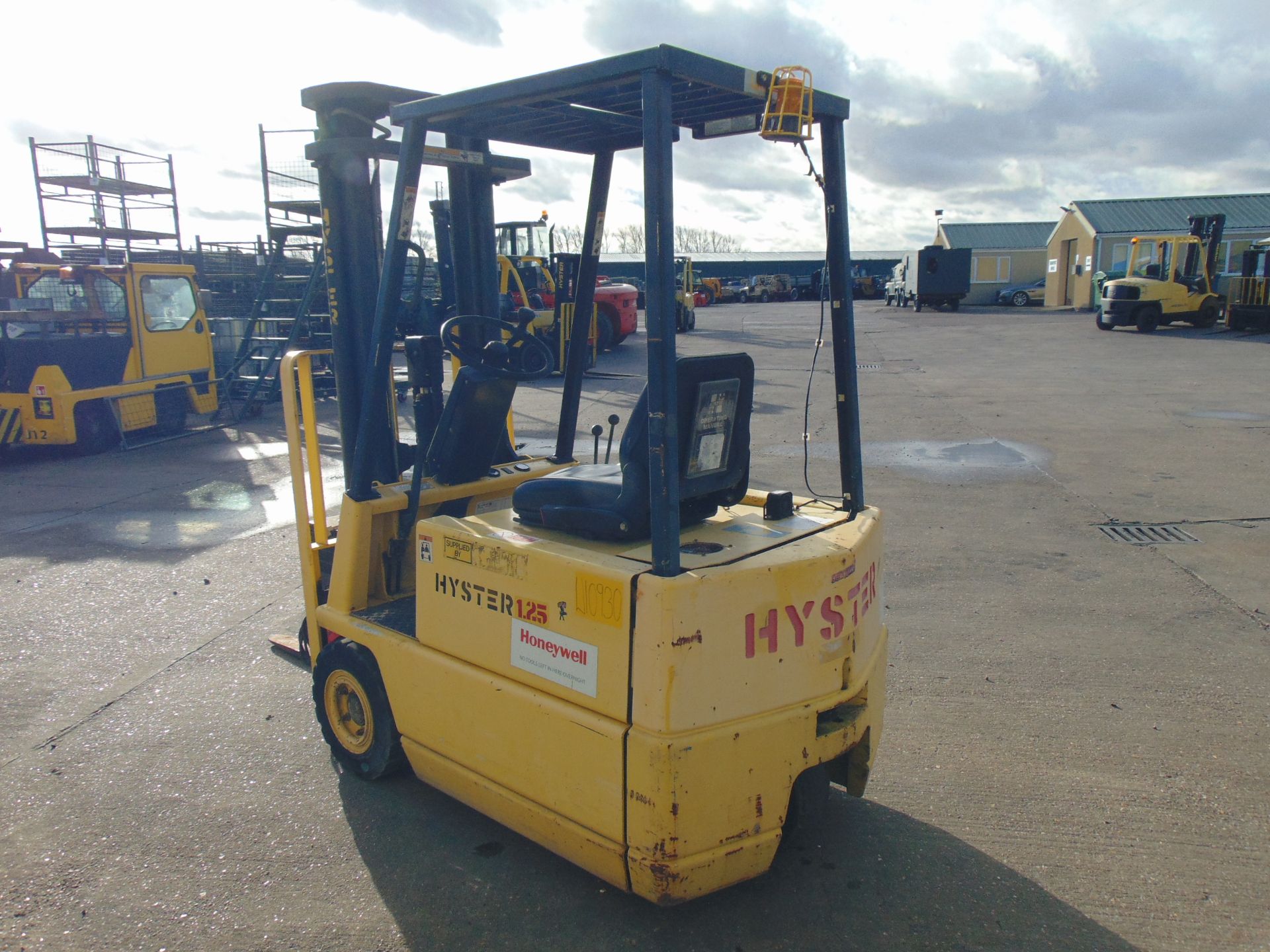 Hyster A1.25 XL 1250Kg Electric Fork Lift Truck ONLY 1,660 HOURS! - Image 9 of 18