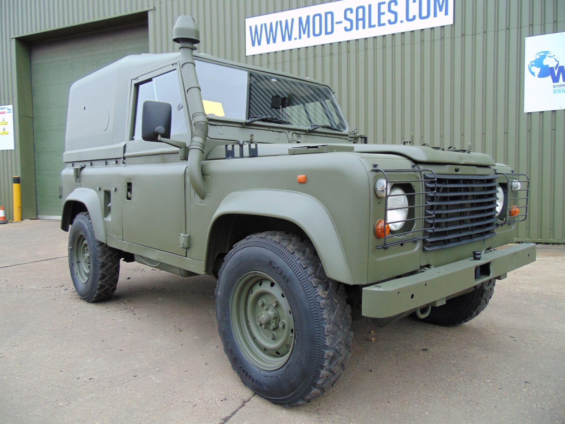 Land Rover Wolf 90 Hard Top with Remus upgrade ONLY 96,979km!