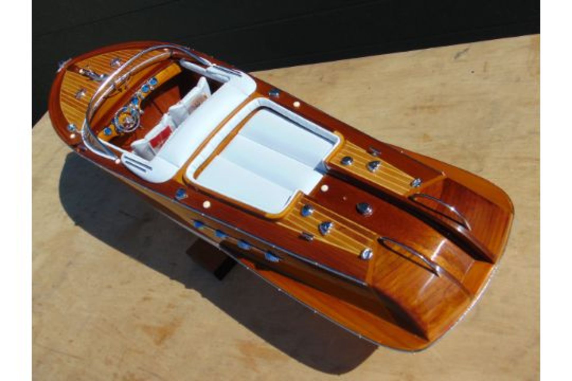 BEAUTIFUL AQUARAMA RIVA RUNABOUT HIGLY DETAILED SCALE MODEL - Image 3 of 6