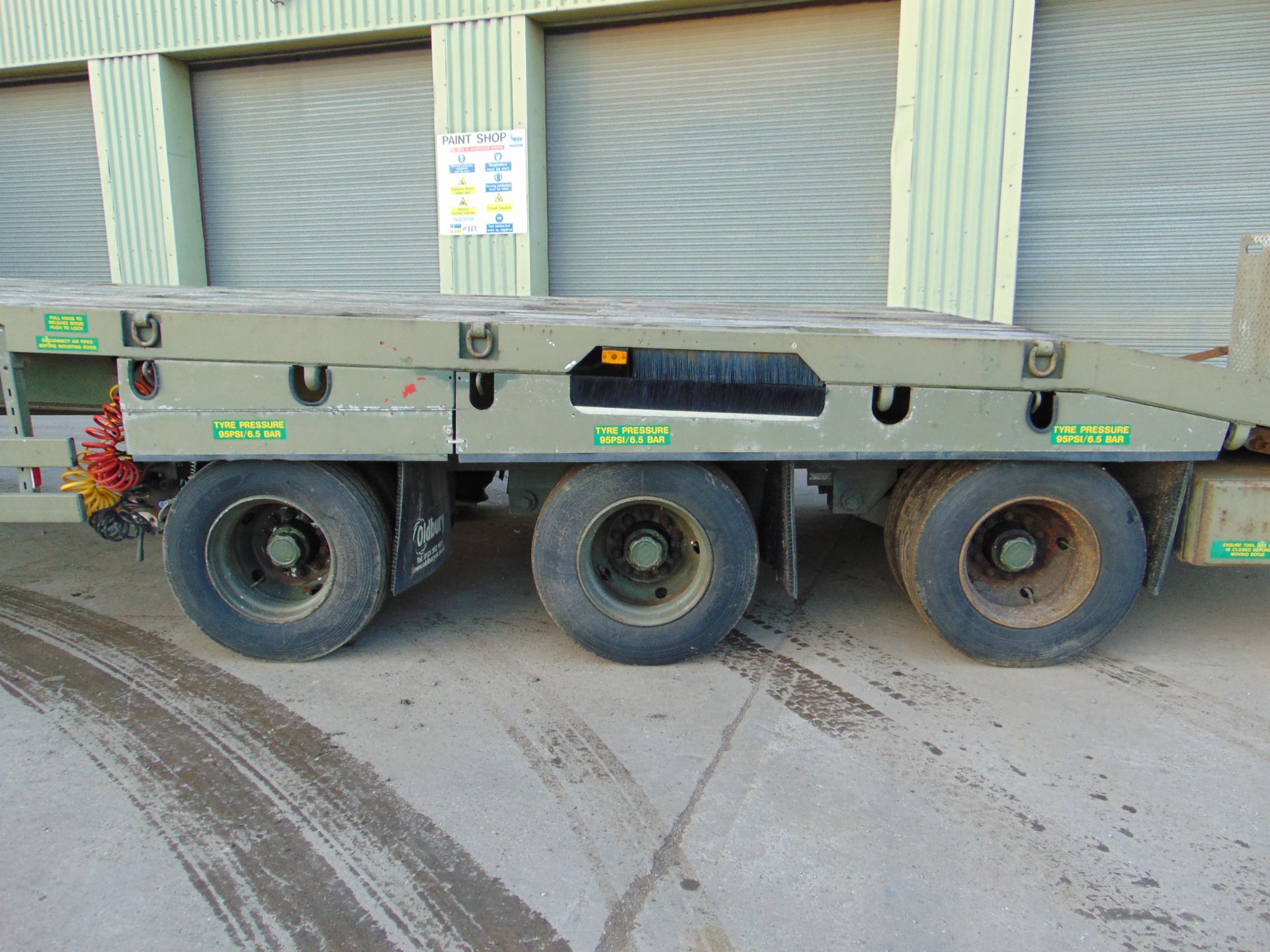 2002 Oldbury Tri Axle Sliding Deck Plant Trailer - Image 16 of 26