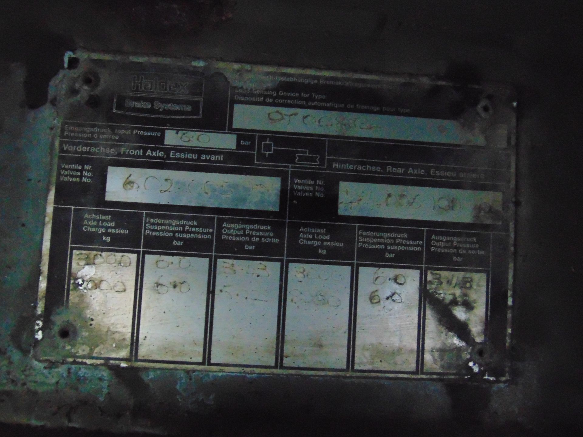 2002 Oldbury Tri Axle Sliding Deck Plant Trailer - Image 26 of 26