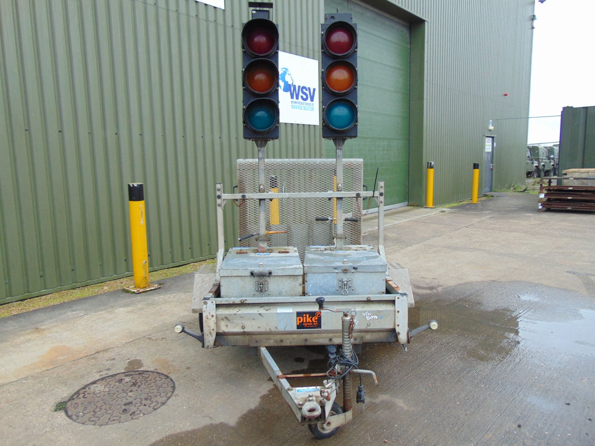 2 Way Traffic Light System c/w Conway Single Axle Trailer - Image 2 of 13