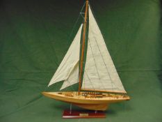 BEAUTIFUL MODEL OF THE 1931 ENDEAVOUR AMERICA`S CUP RACING YACHT