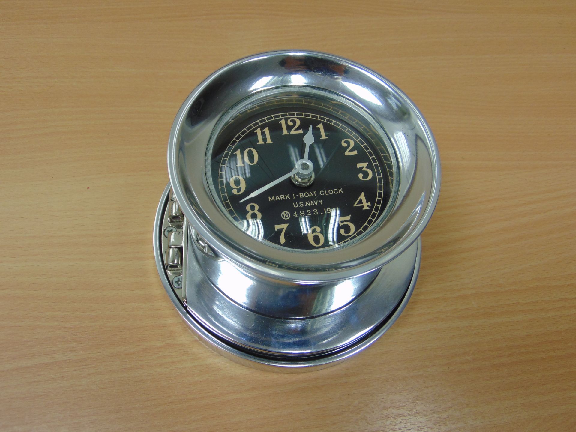 US NAVY WW2 MK1 BOAT CLOCK REPRO IN POLISHED ALLUMINUM WITH MOUNTING SCREW ETC. - Image 2 of 6