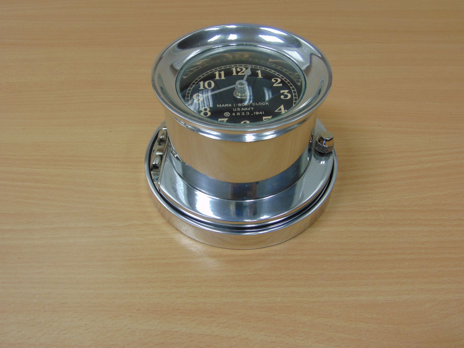 US NAVY WW2 MK1 BOAT CLOCK REPRO IN POLISHED ALLUMINUM WITH MOUNTING SCREW ETC. - Image 4 of 6