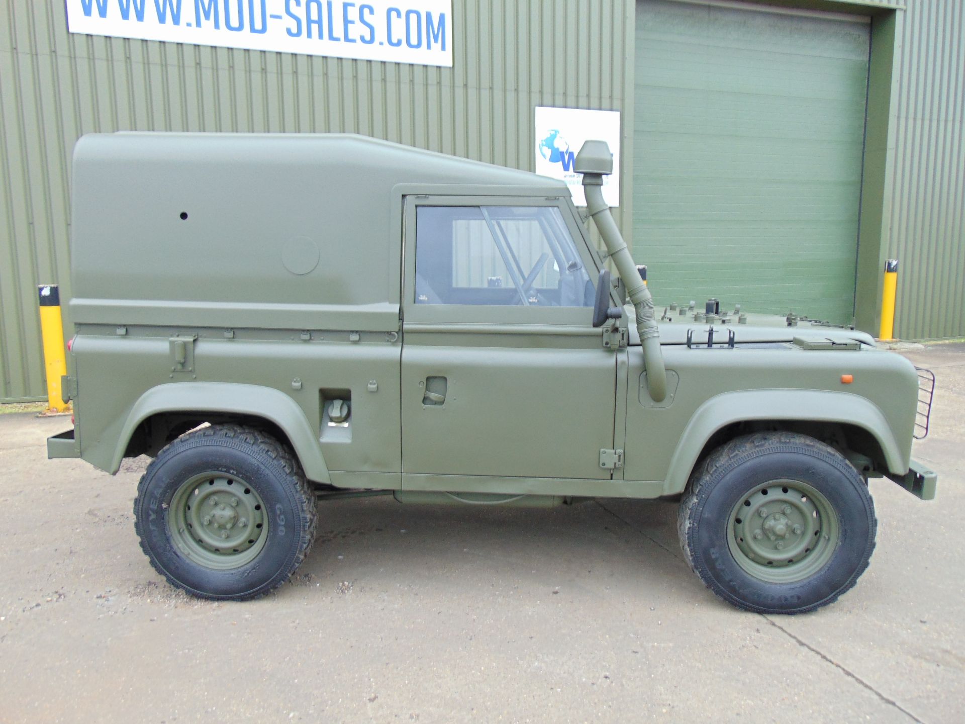 Land Rover Wolf 90 Hard Top with Remus upgrade ONLY 96,979km! - Image 6 of 32